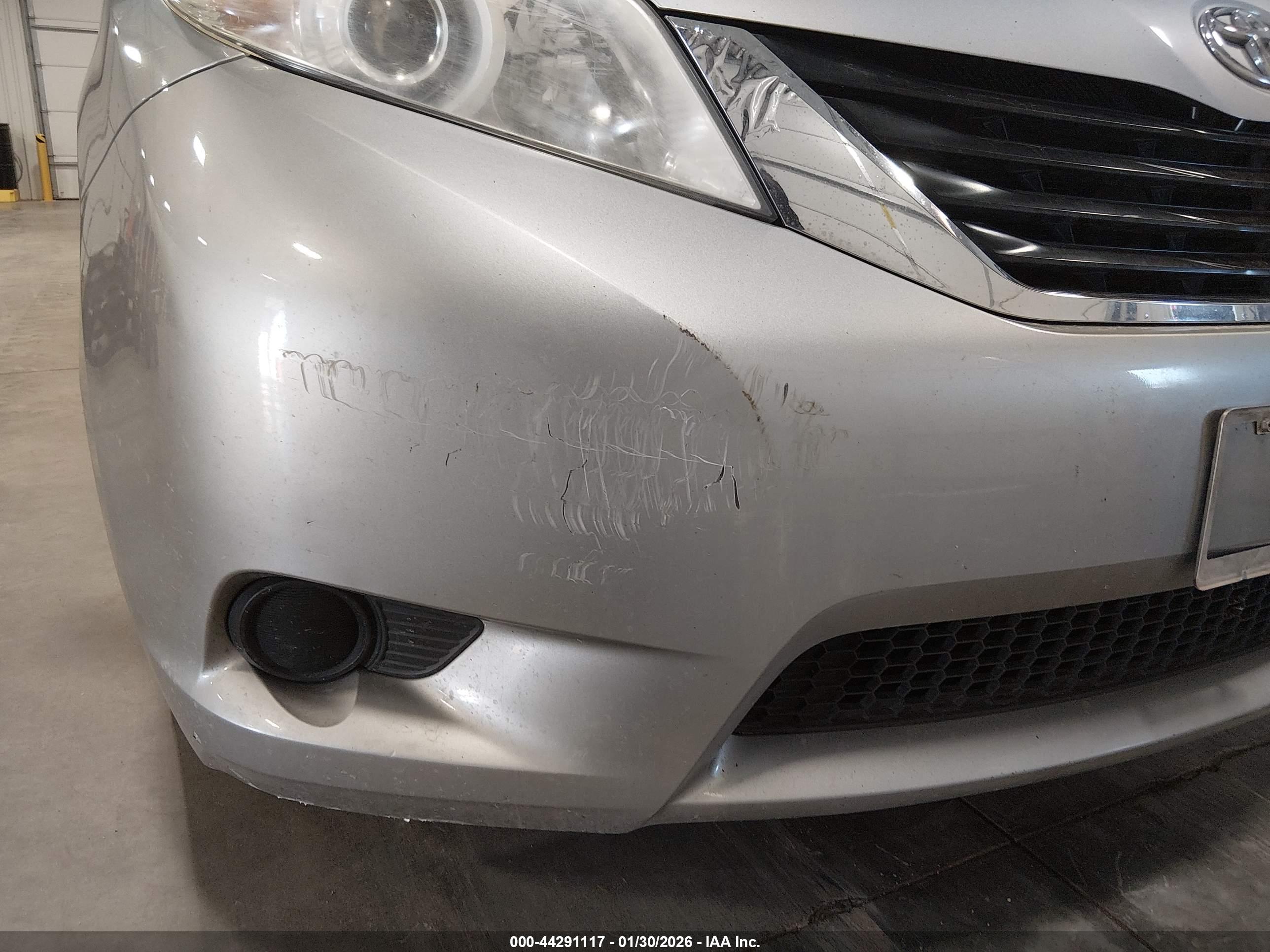 TOYOTA SIENNA image 6