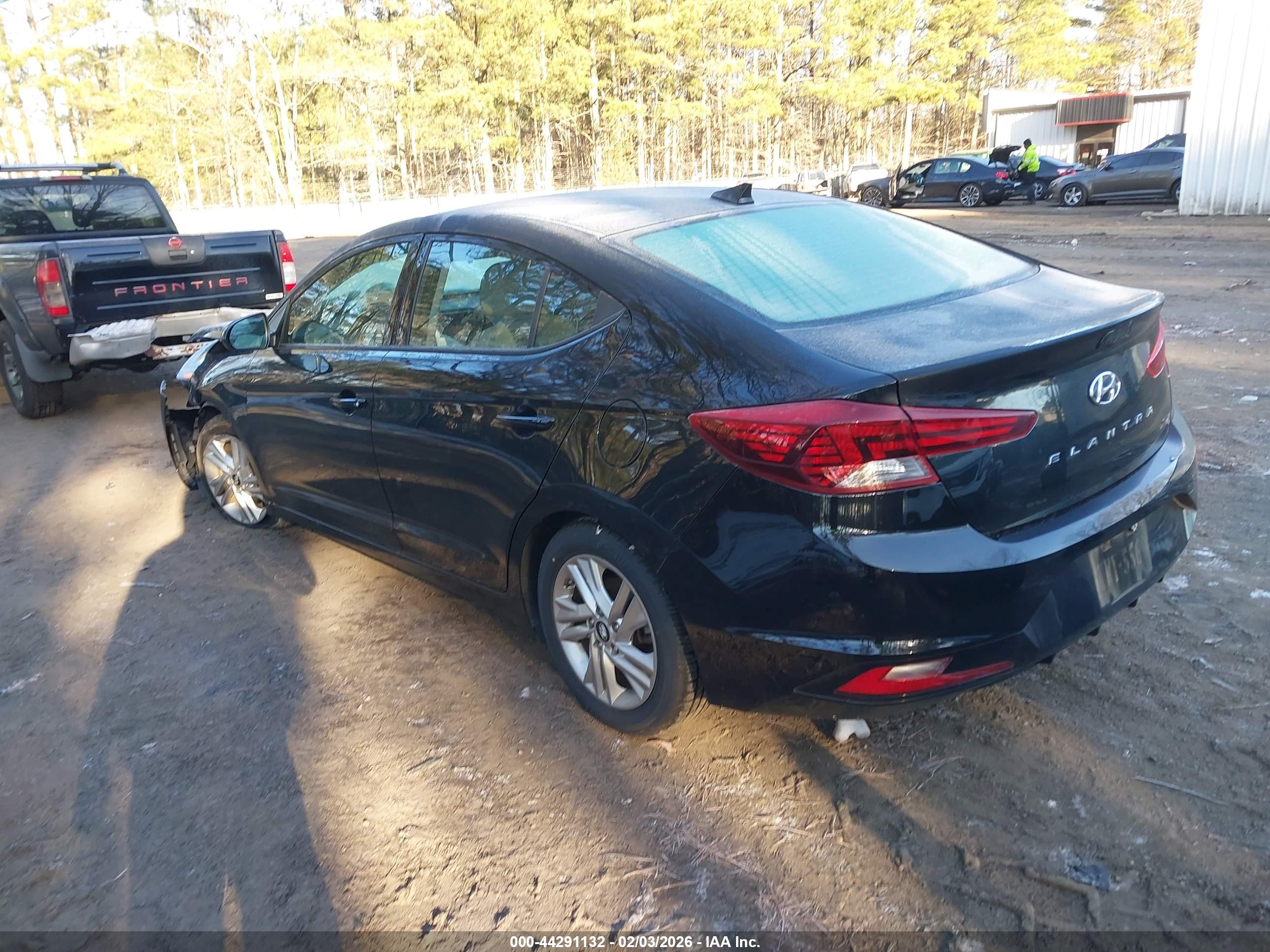 HYUNDAI ELANTRA image 3