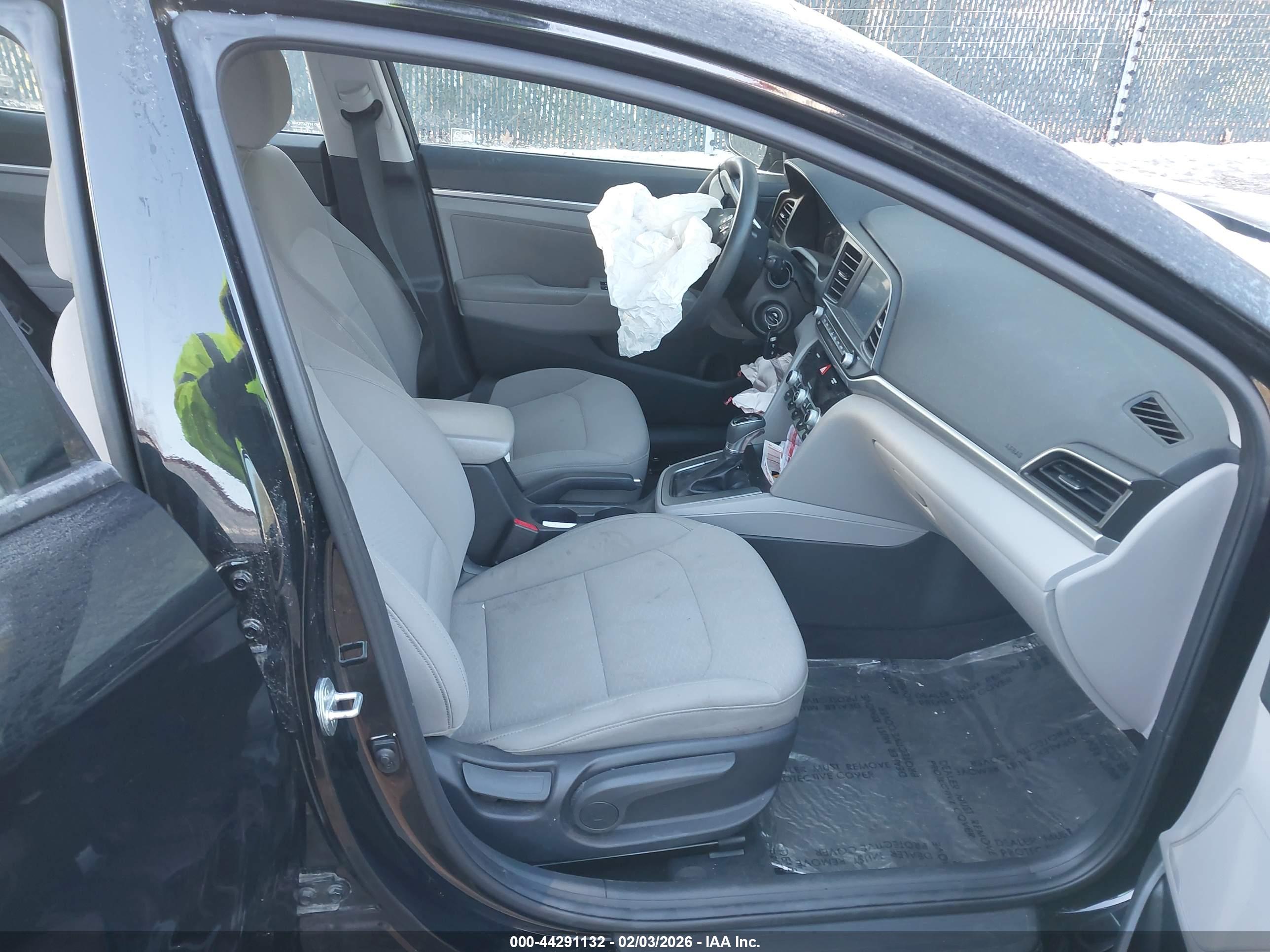 HYUNDAI ELANTRA image 5