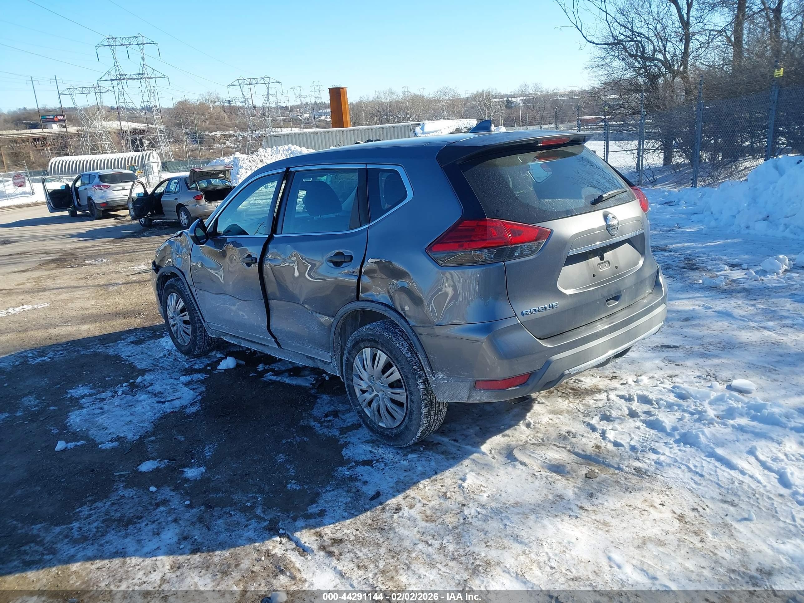 NISSAN ROGUE image 3