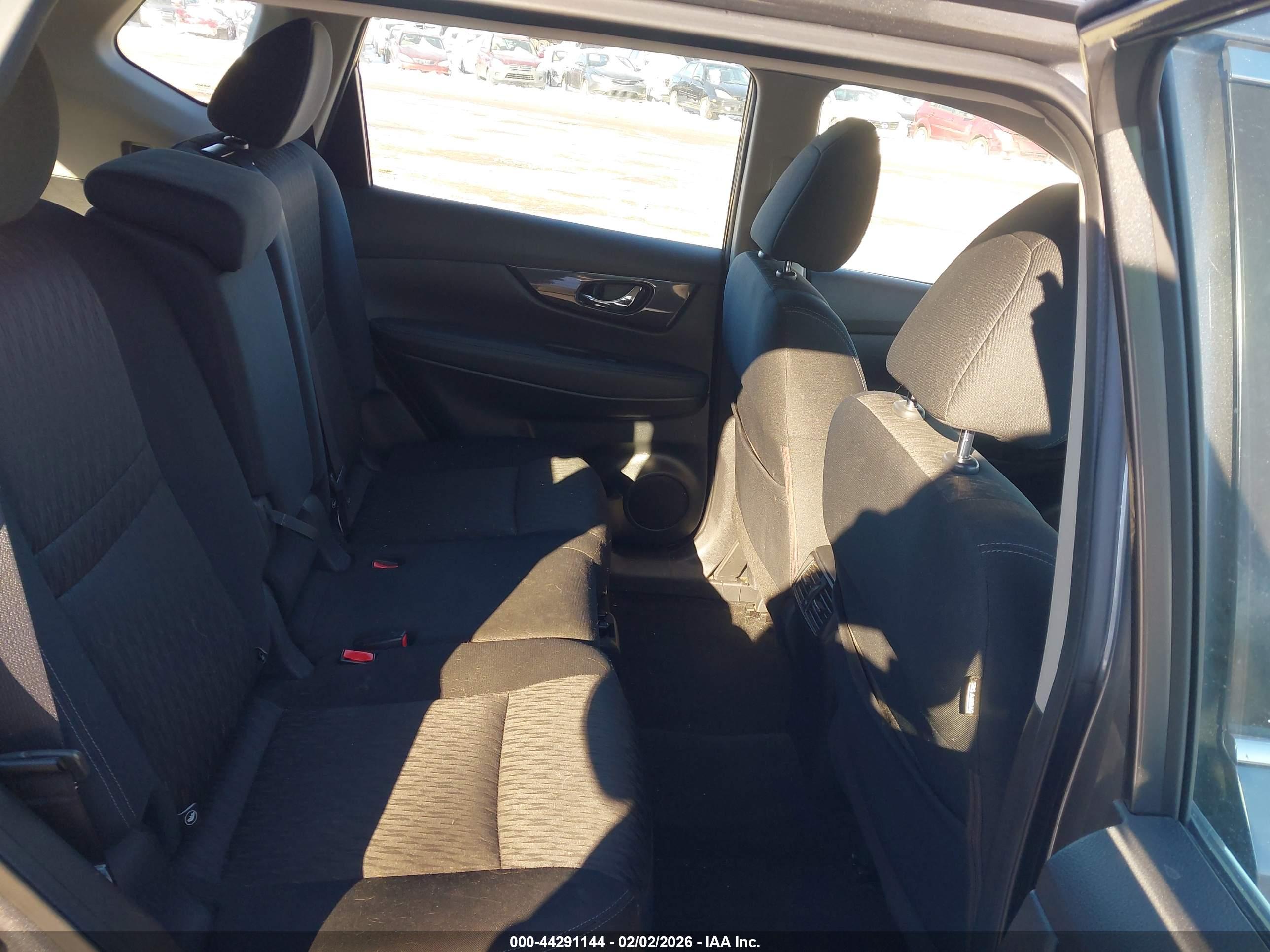 NISSAN ROGUE image 8