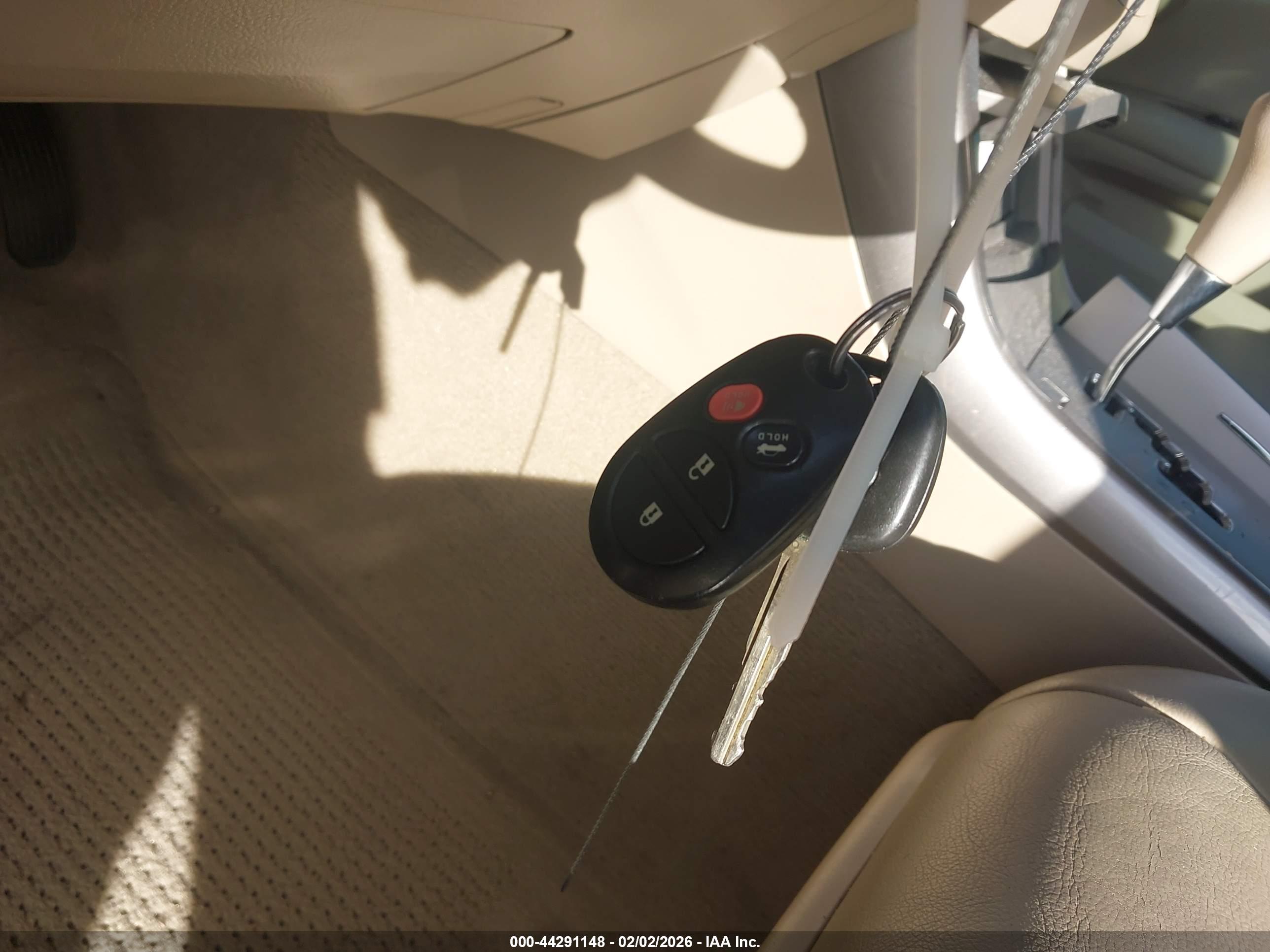 TOYOTA AVALON image 11