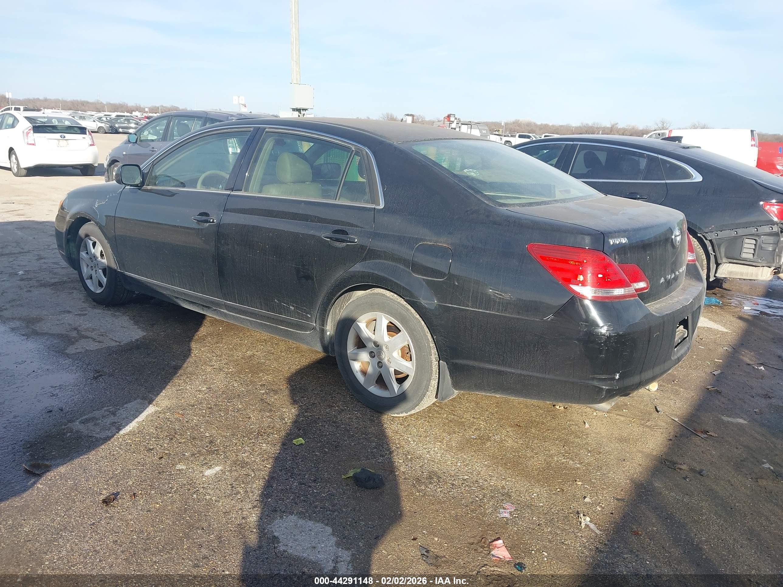 TOYOTA AVALON image 3