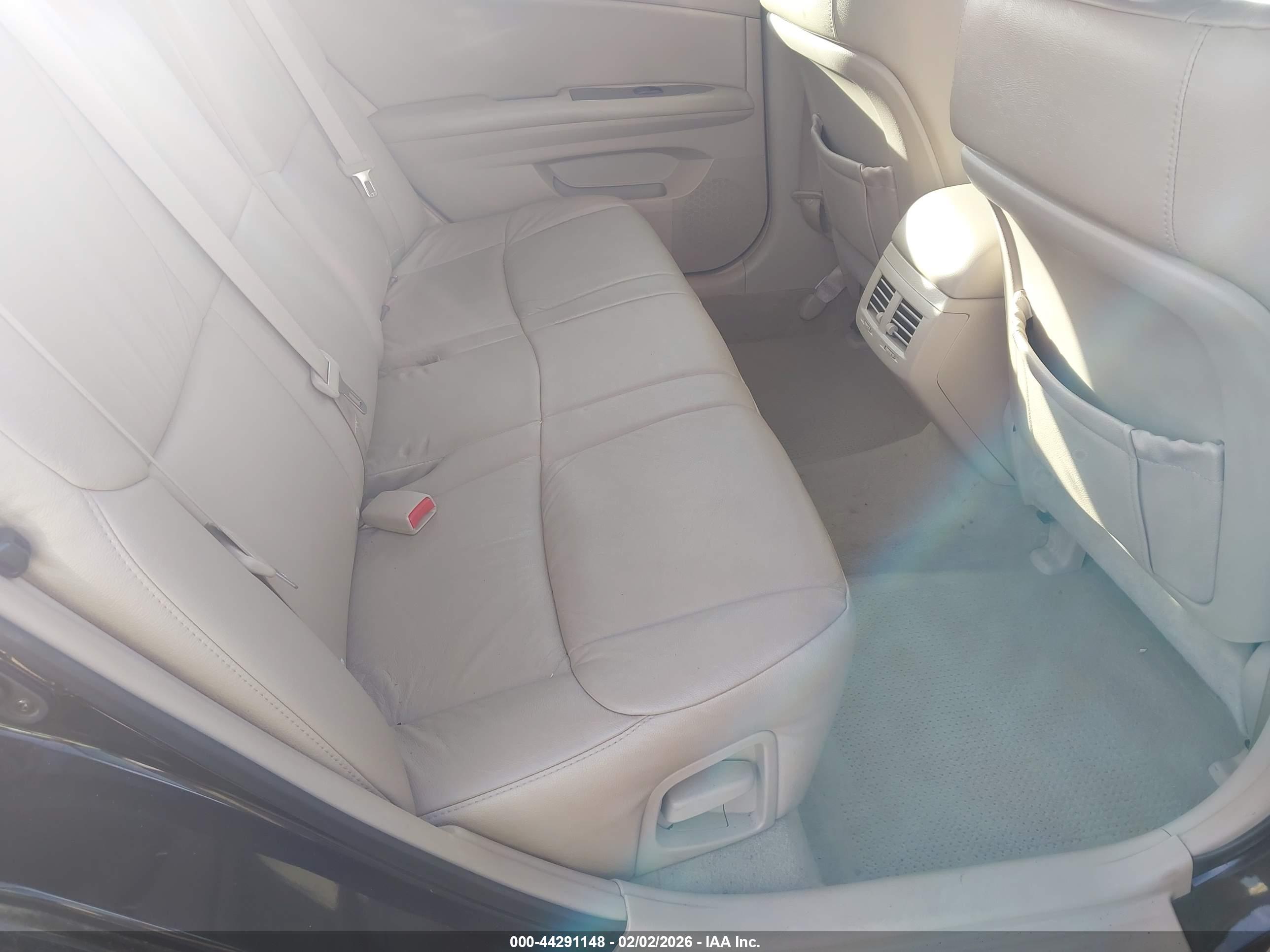 TOYOTA AVALON image 8
