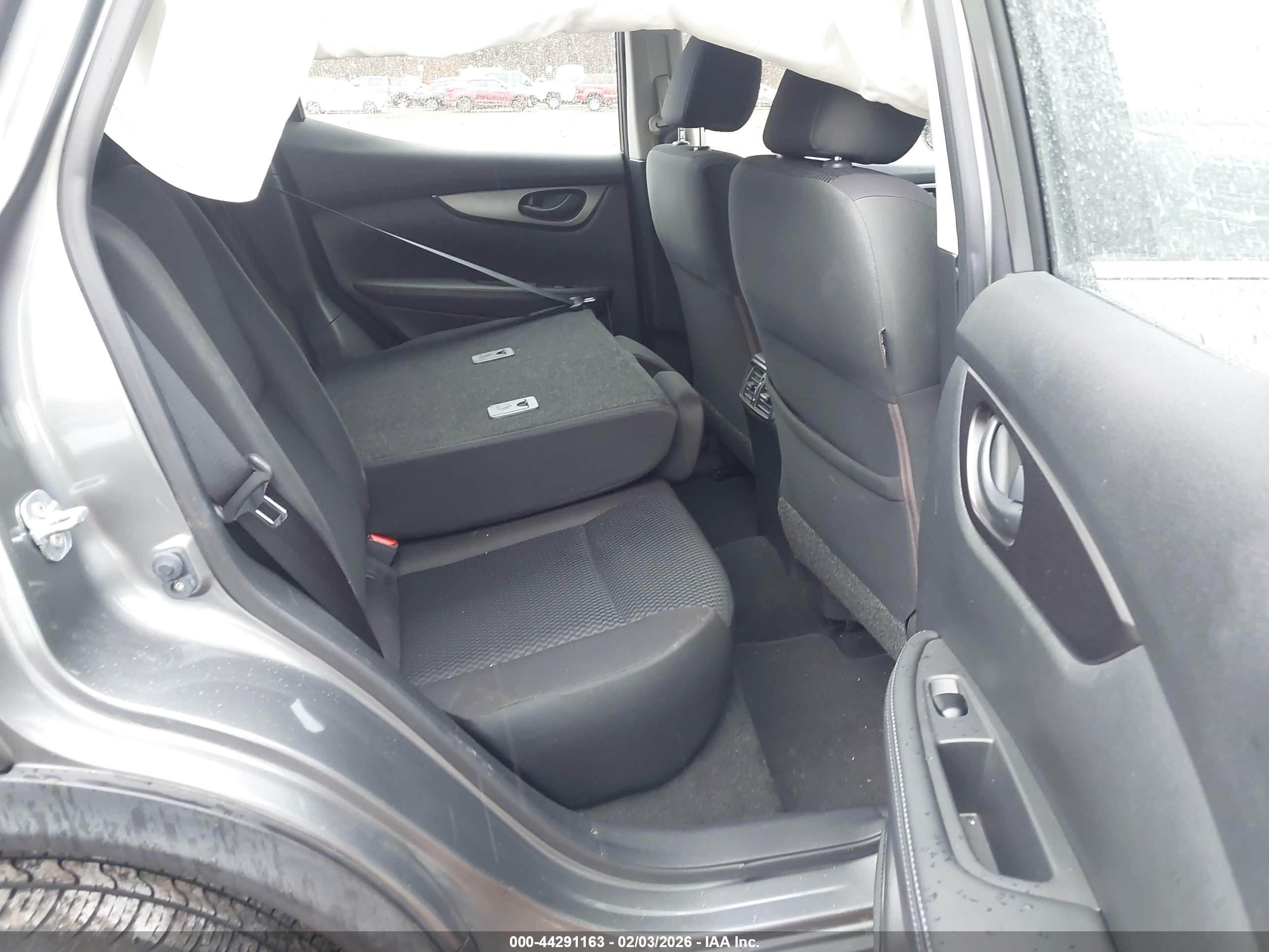 NISSAN ROGUE image 8