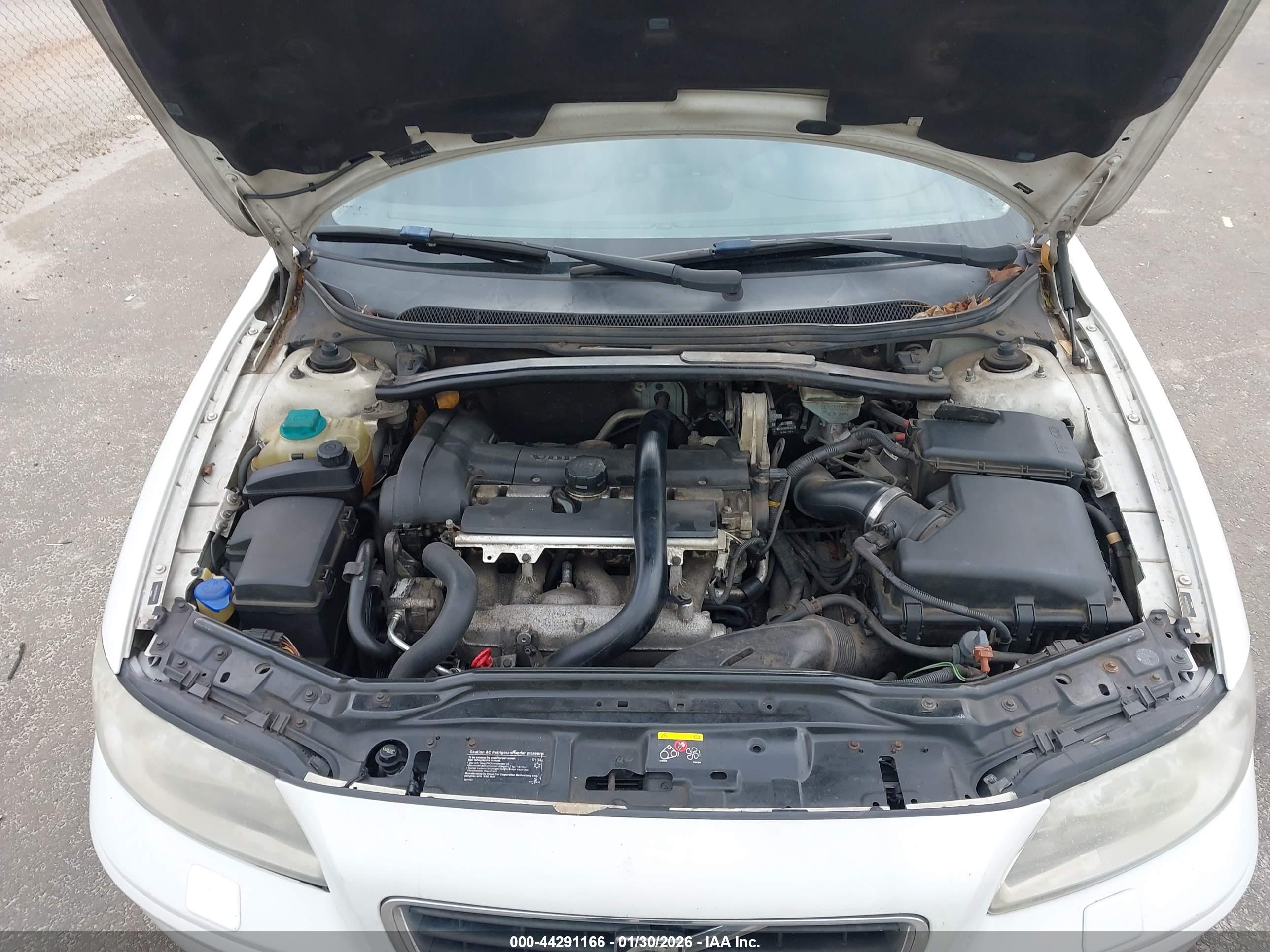 VOLVO S60 image 10