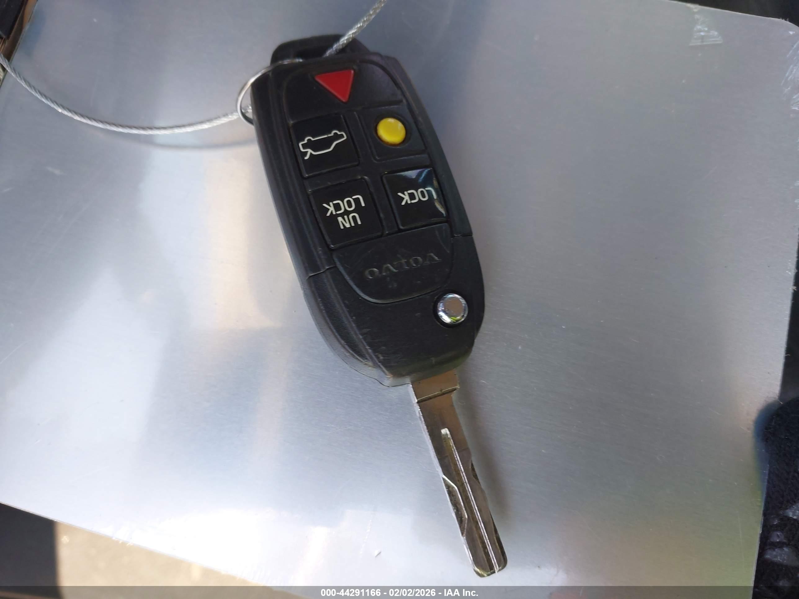 VOLVO S60 image 11