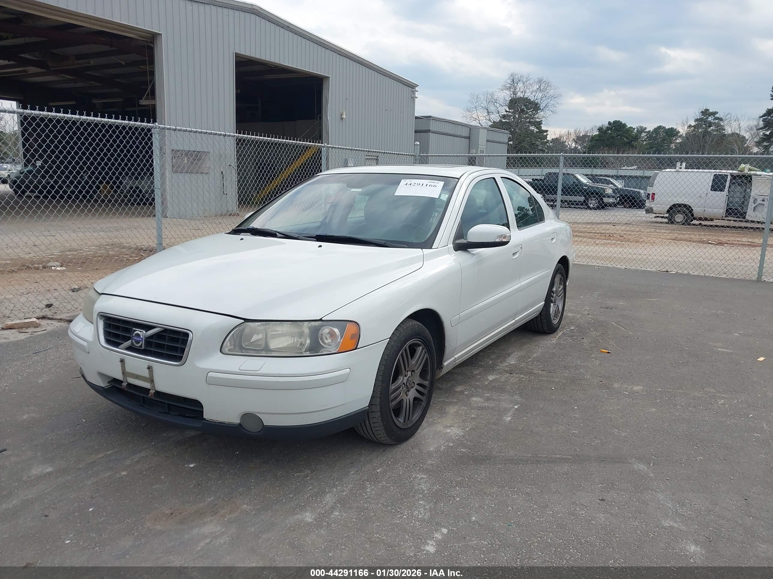 VOLVO S60 image 2