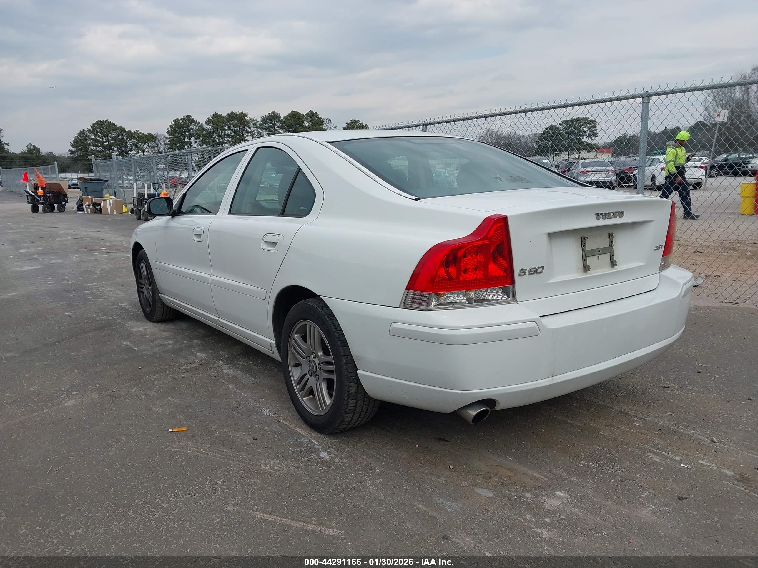 VOLVO S60 image 3