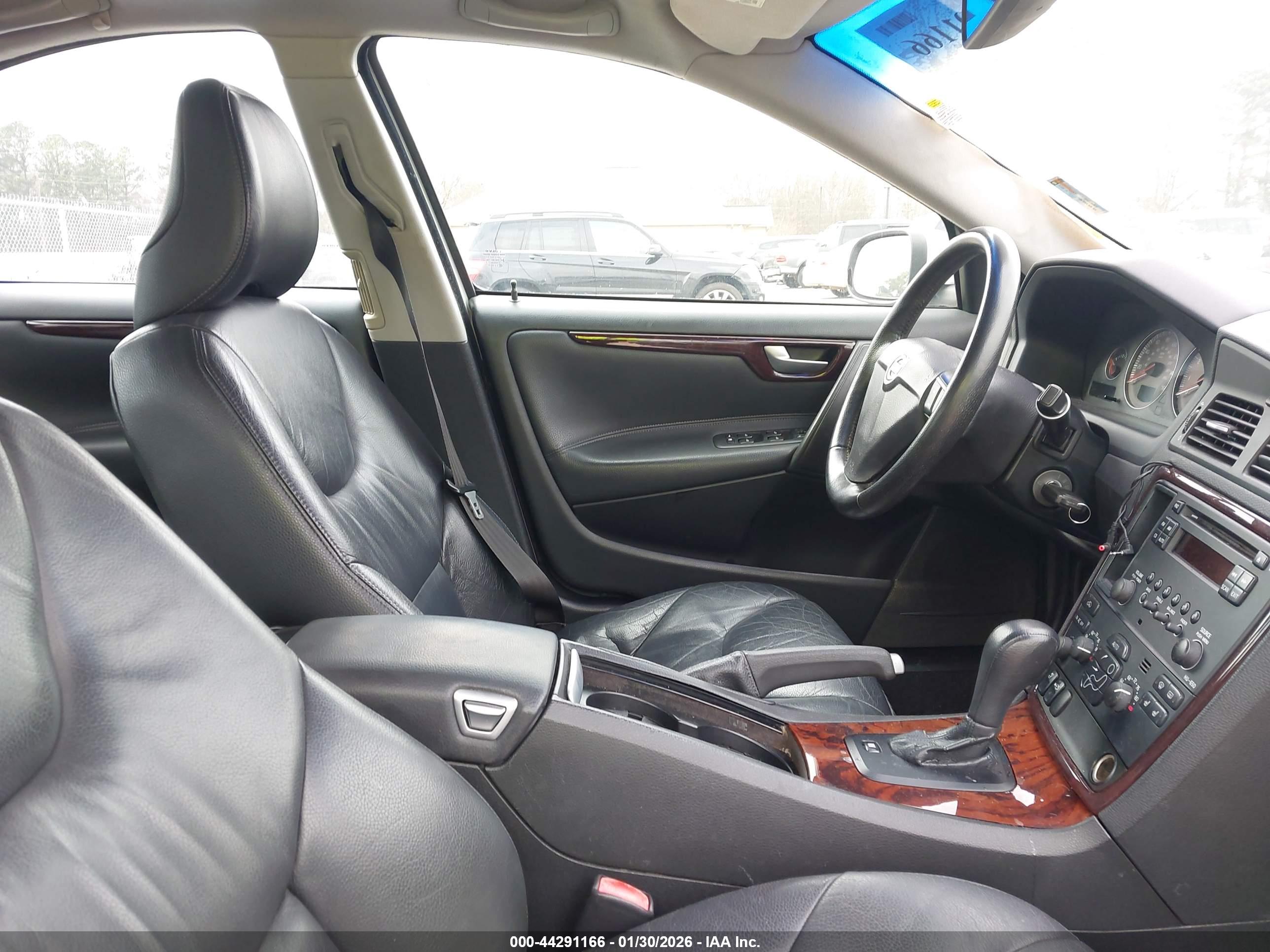 VOLVO S60 image 5