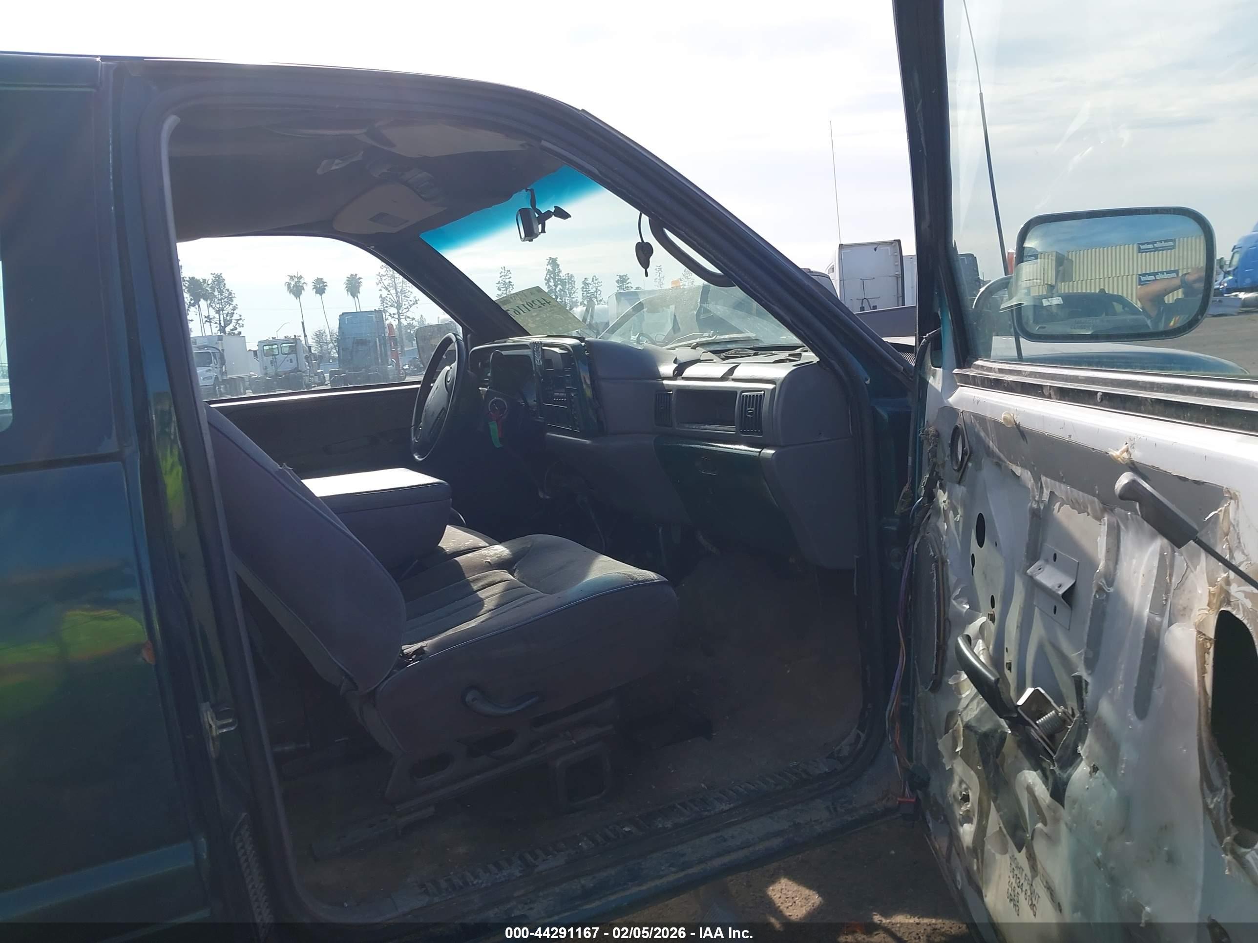 DODGE RAM image 5