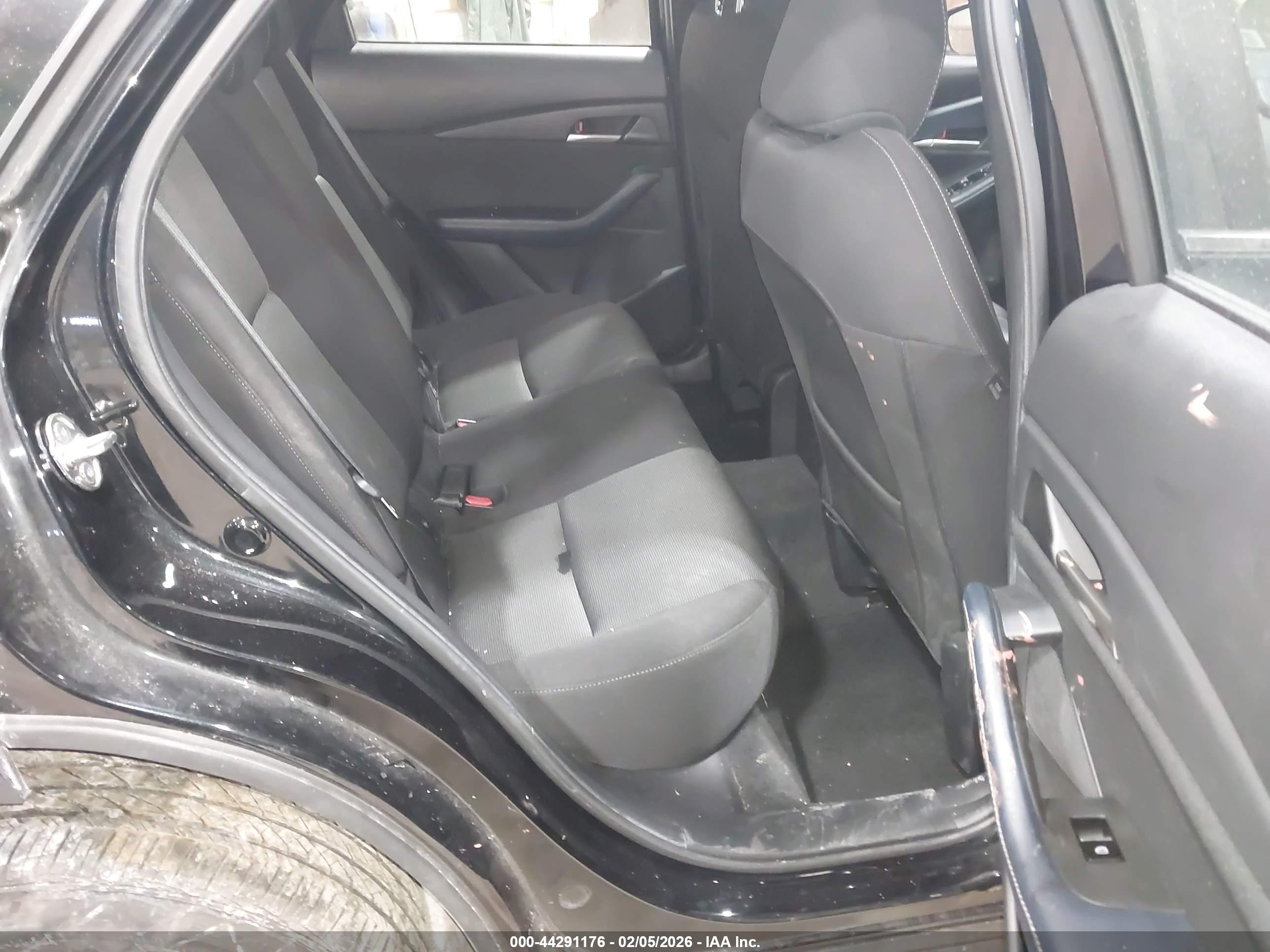 MAZDA CX-30 image 8