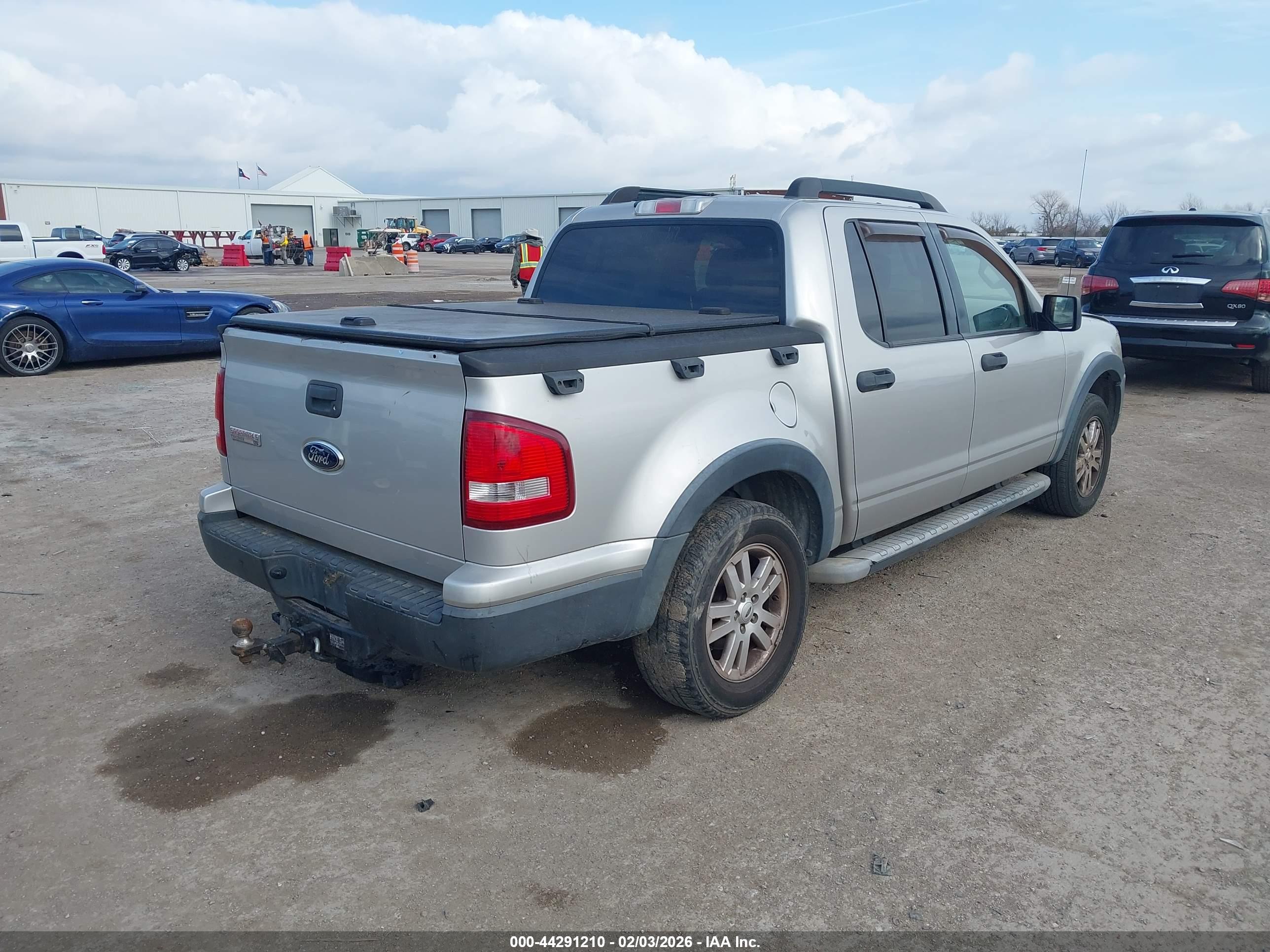 FORD EXPLORER image 4