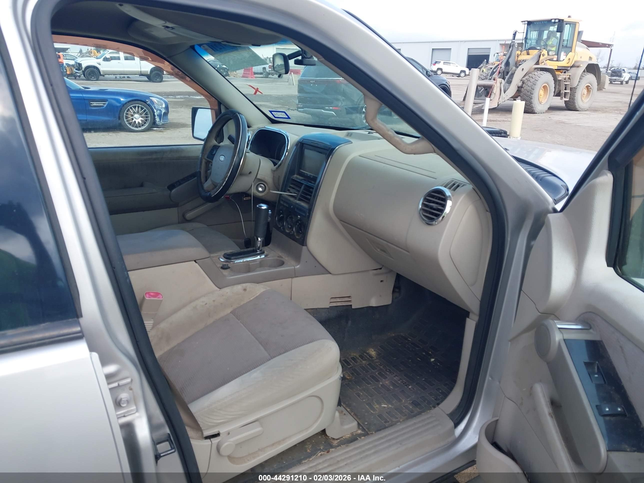 FORD EXPLORER image 5