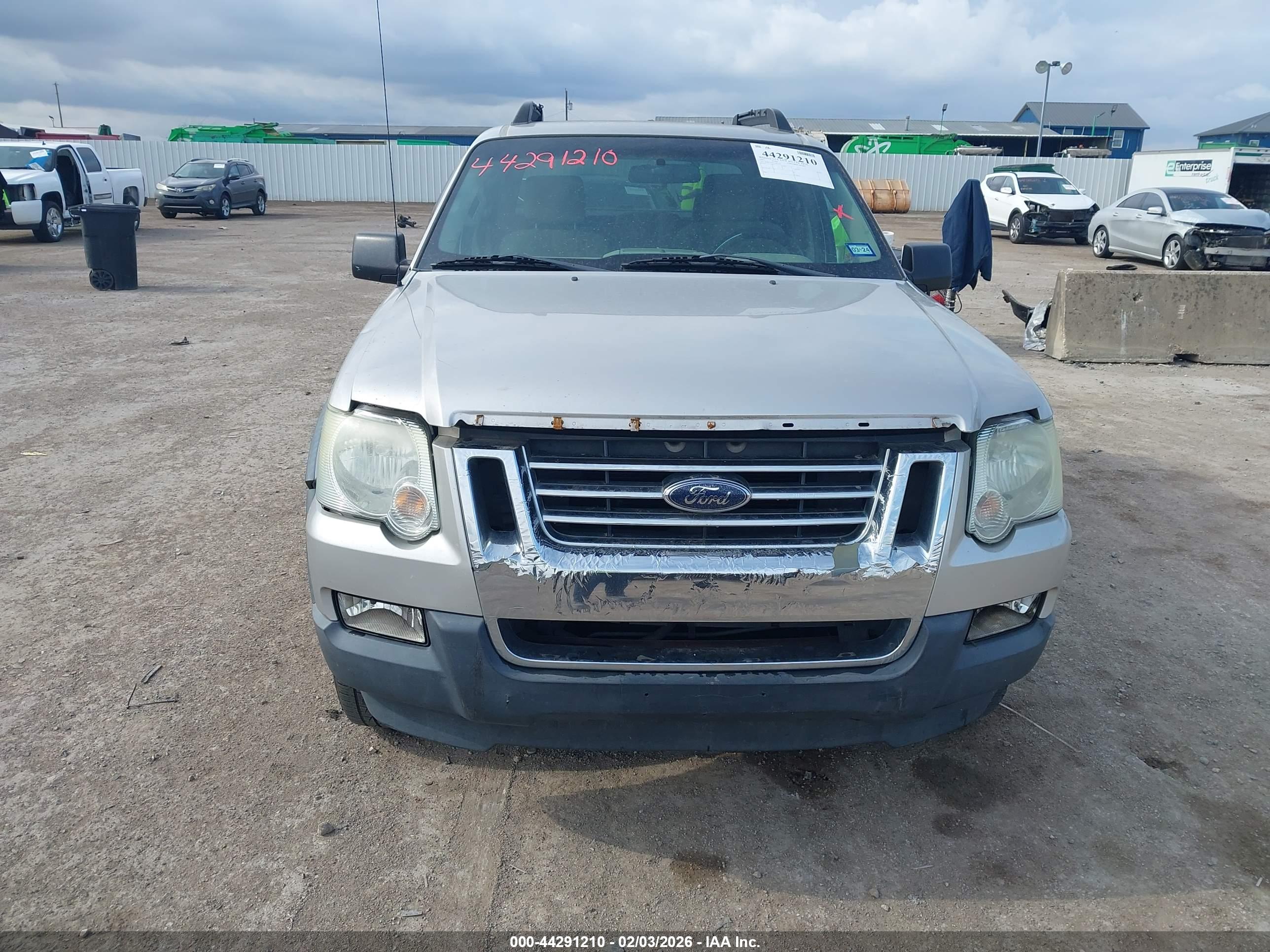 FORD EXPLORER image 6