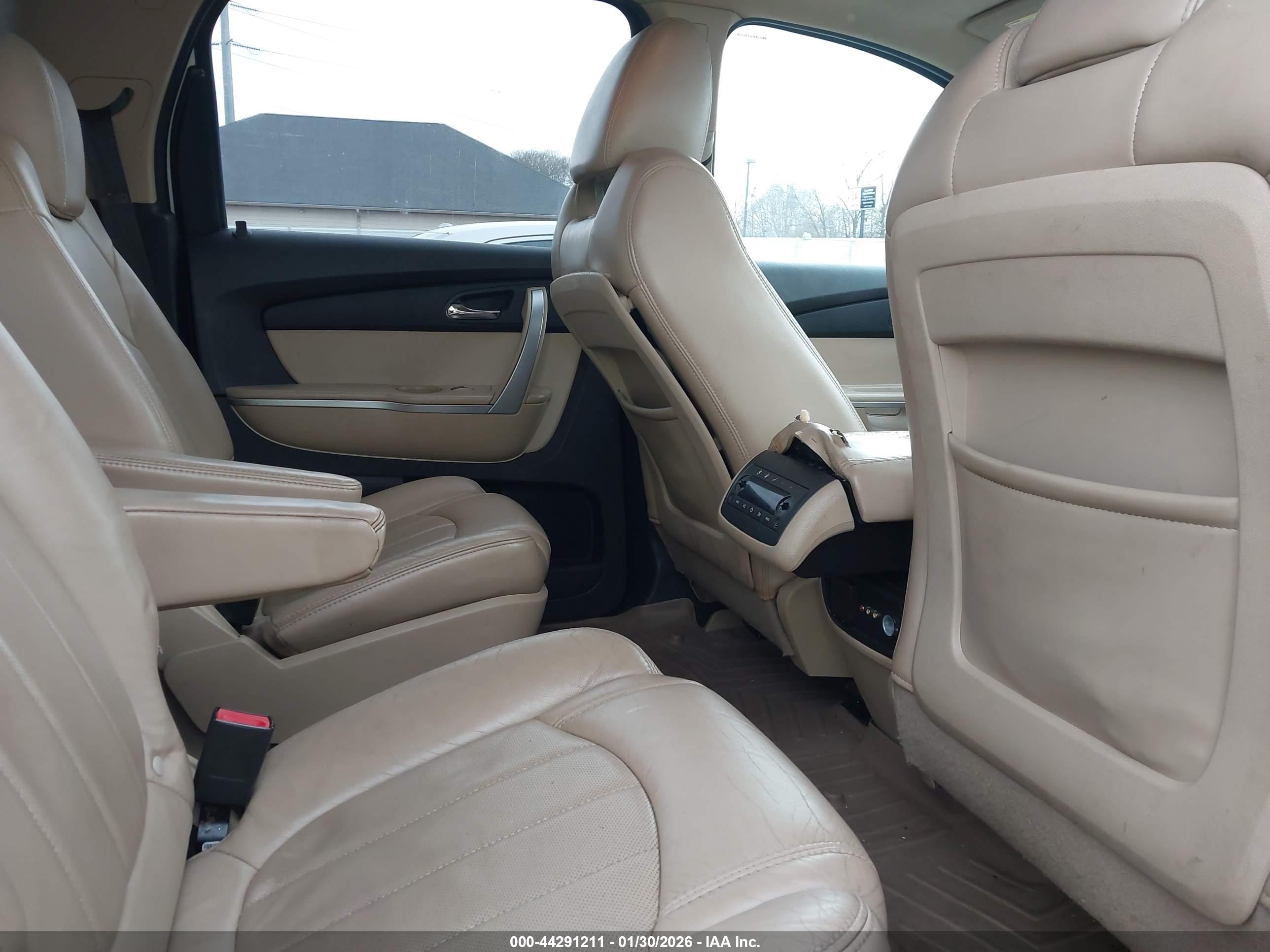 GMC ACADIA image 8