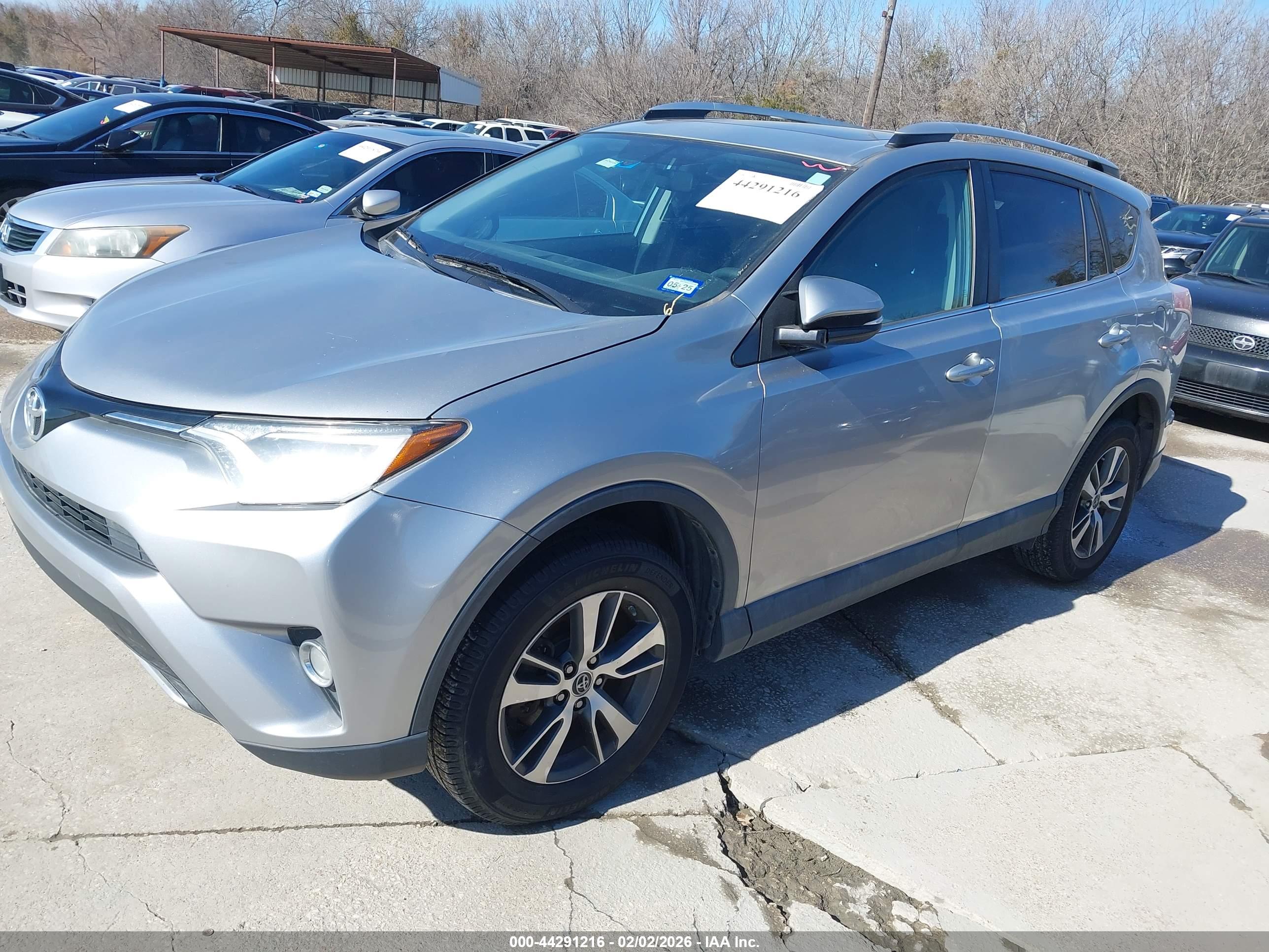TOYOTA RAV4 image 2