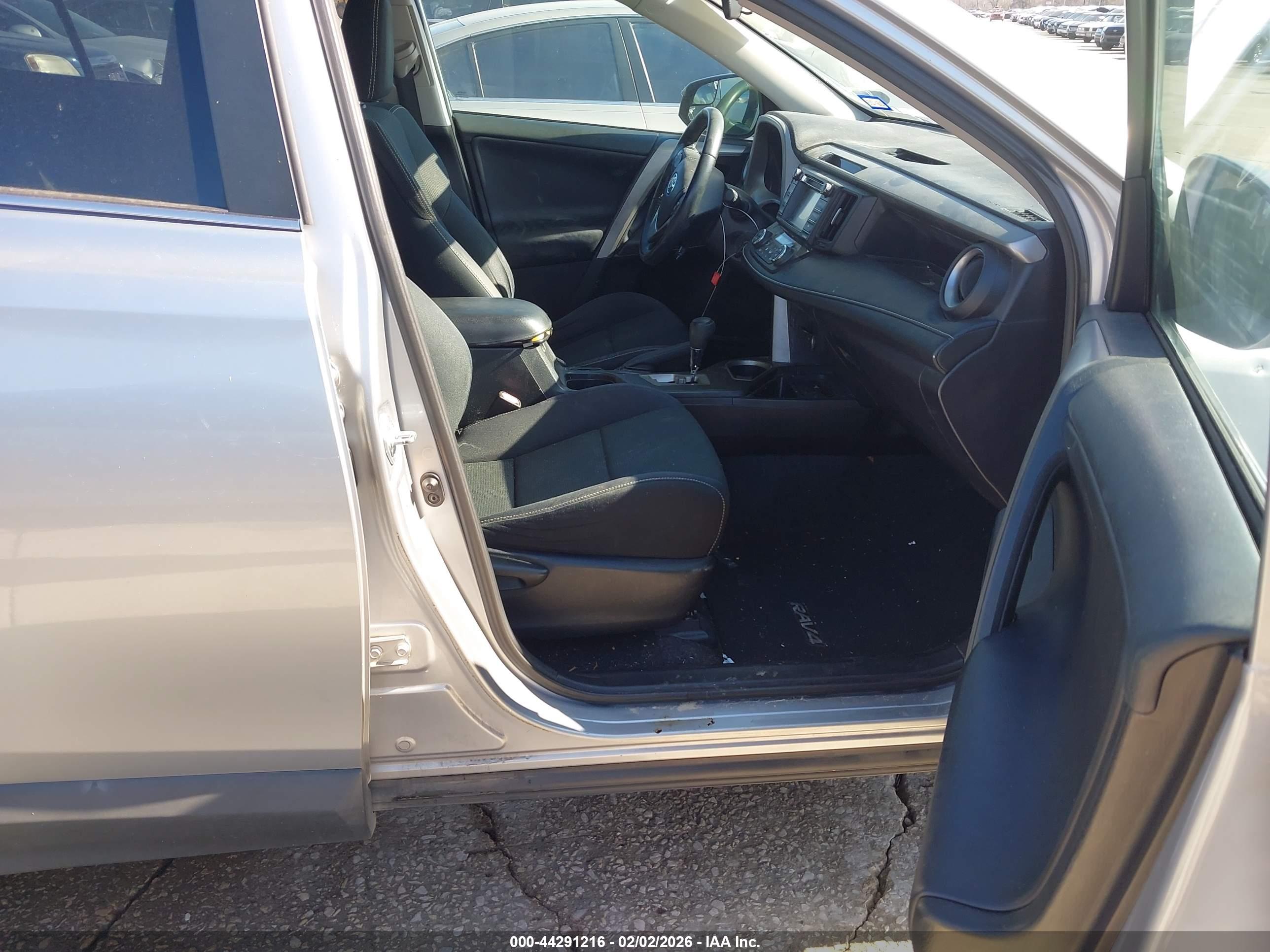 TOYOTA RAV4 image 5