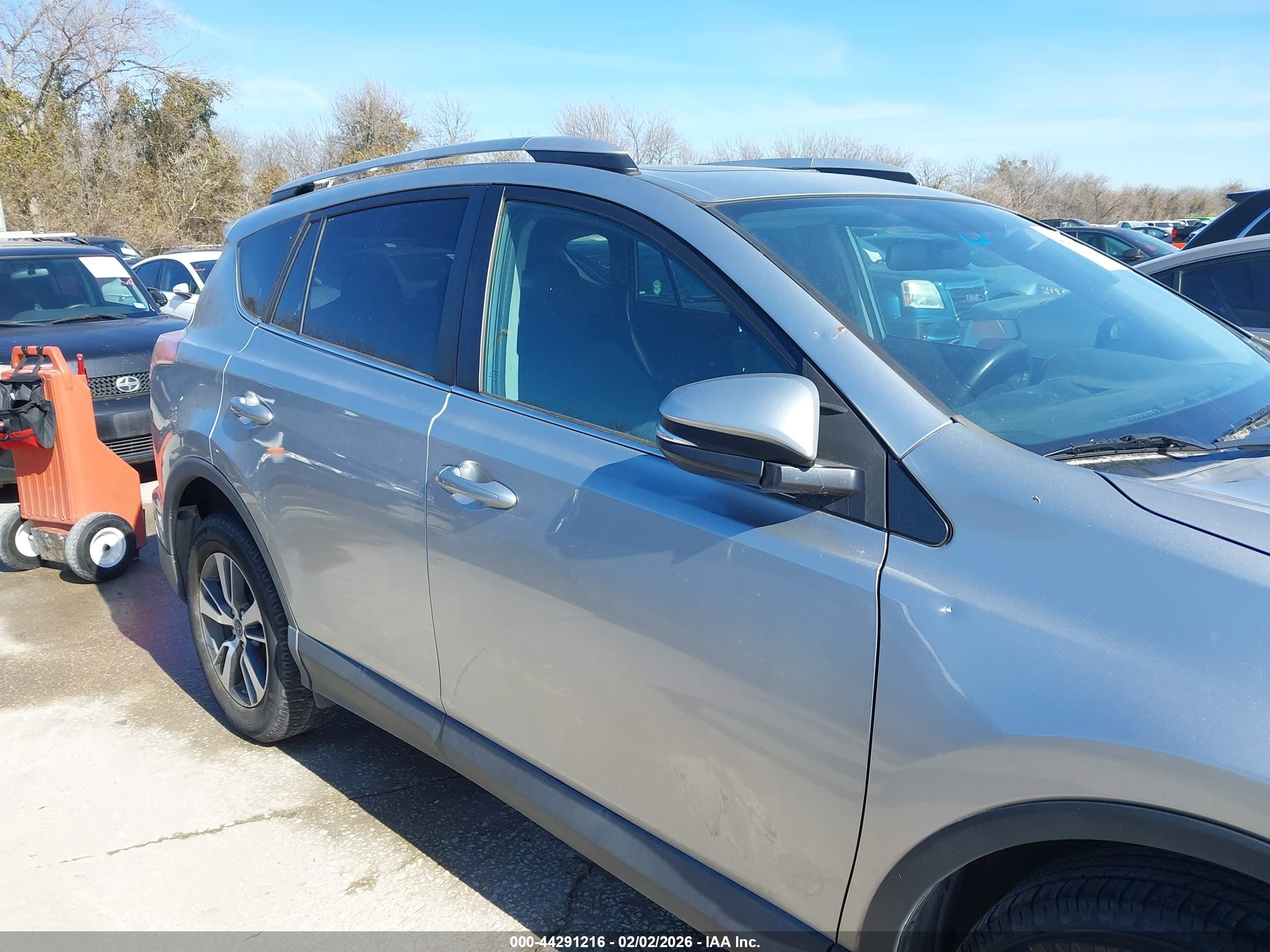 TOYOTA RAV4 image 6
