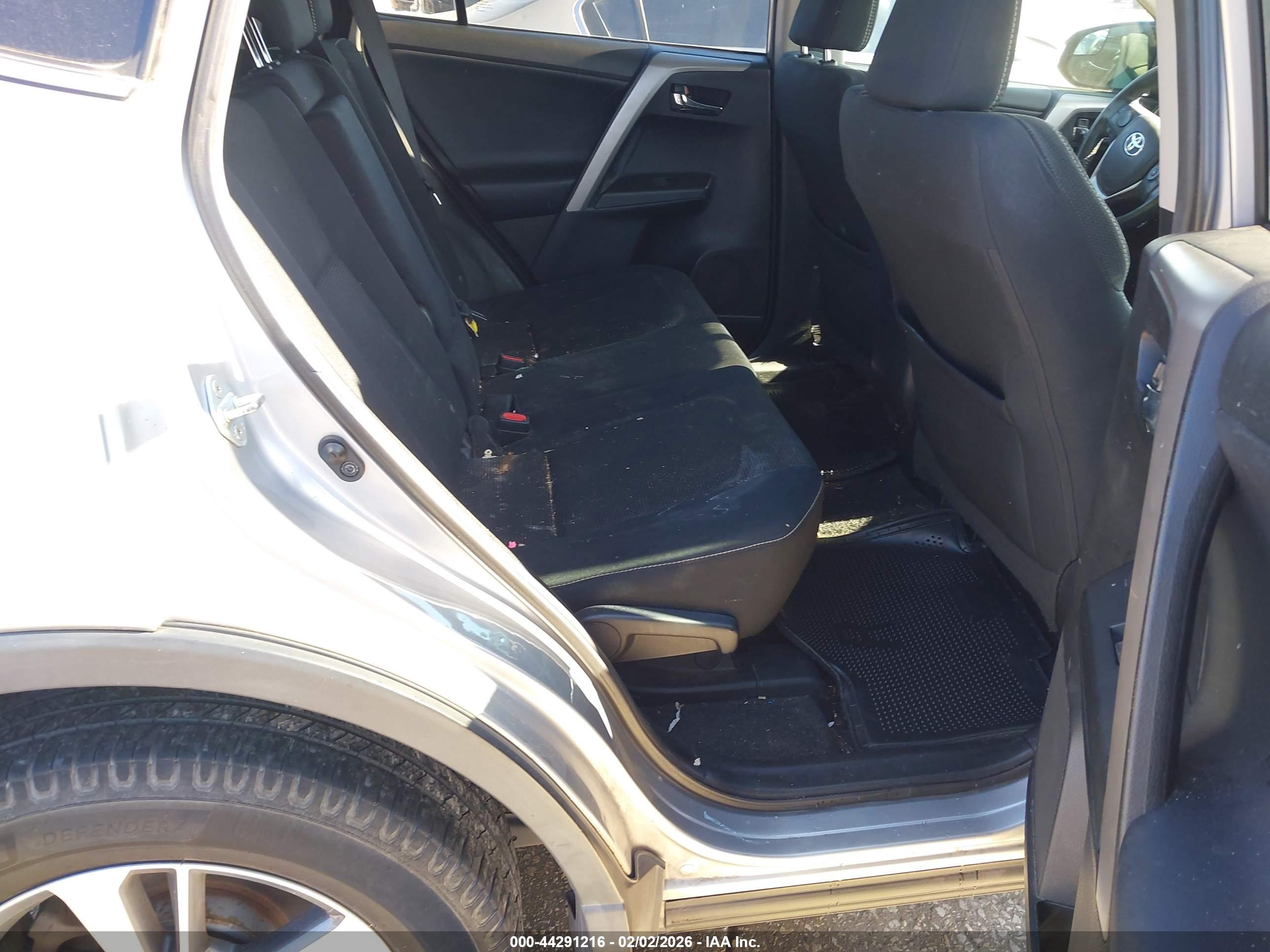 TOYOTA RAV4 image 8