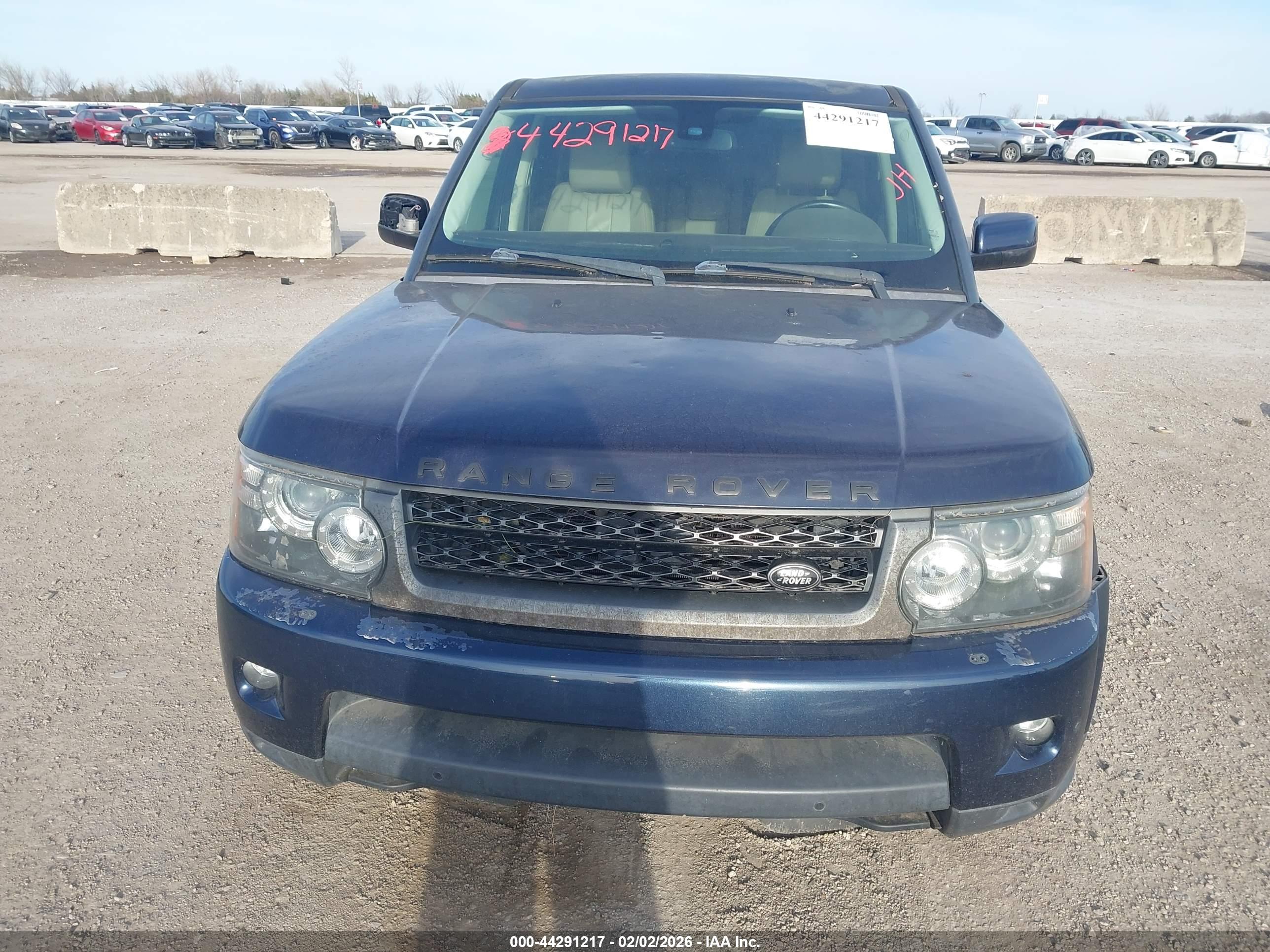 LAND ROVER image 6