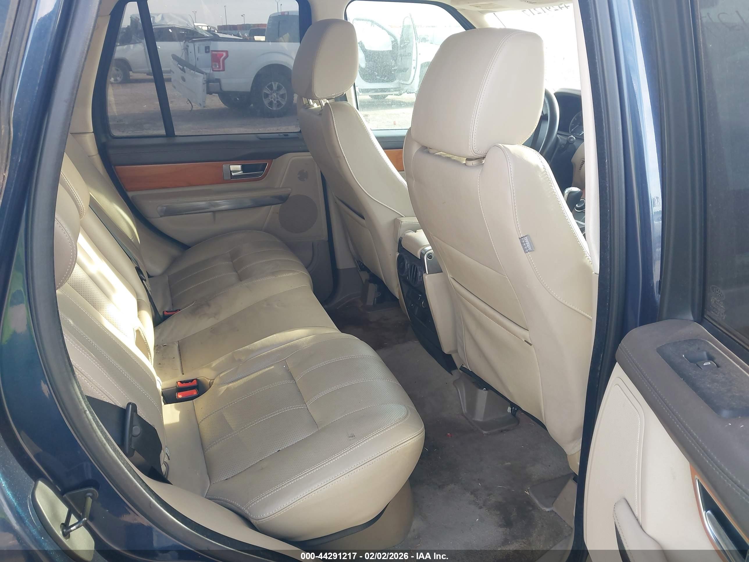 LAND ROVER image 8