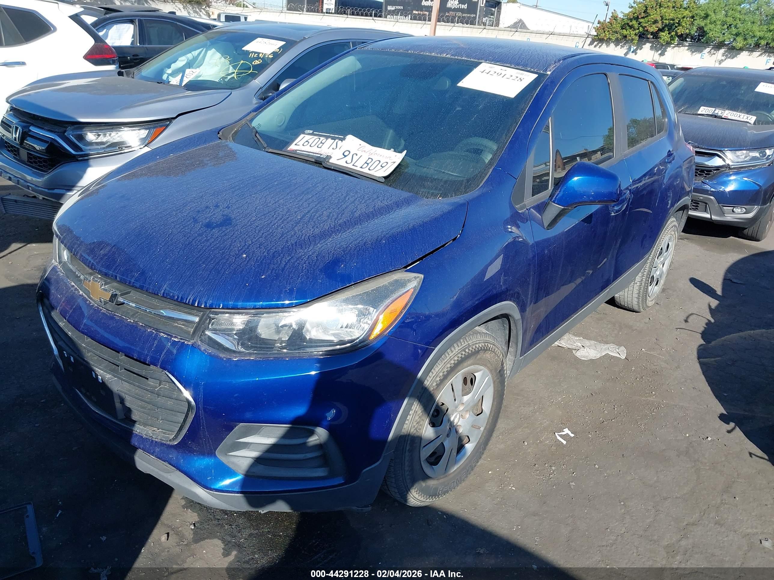 CHEVROLET TRAX image 2
