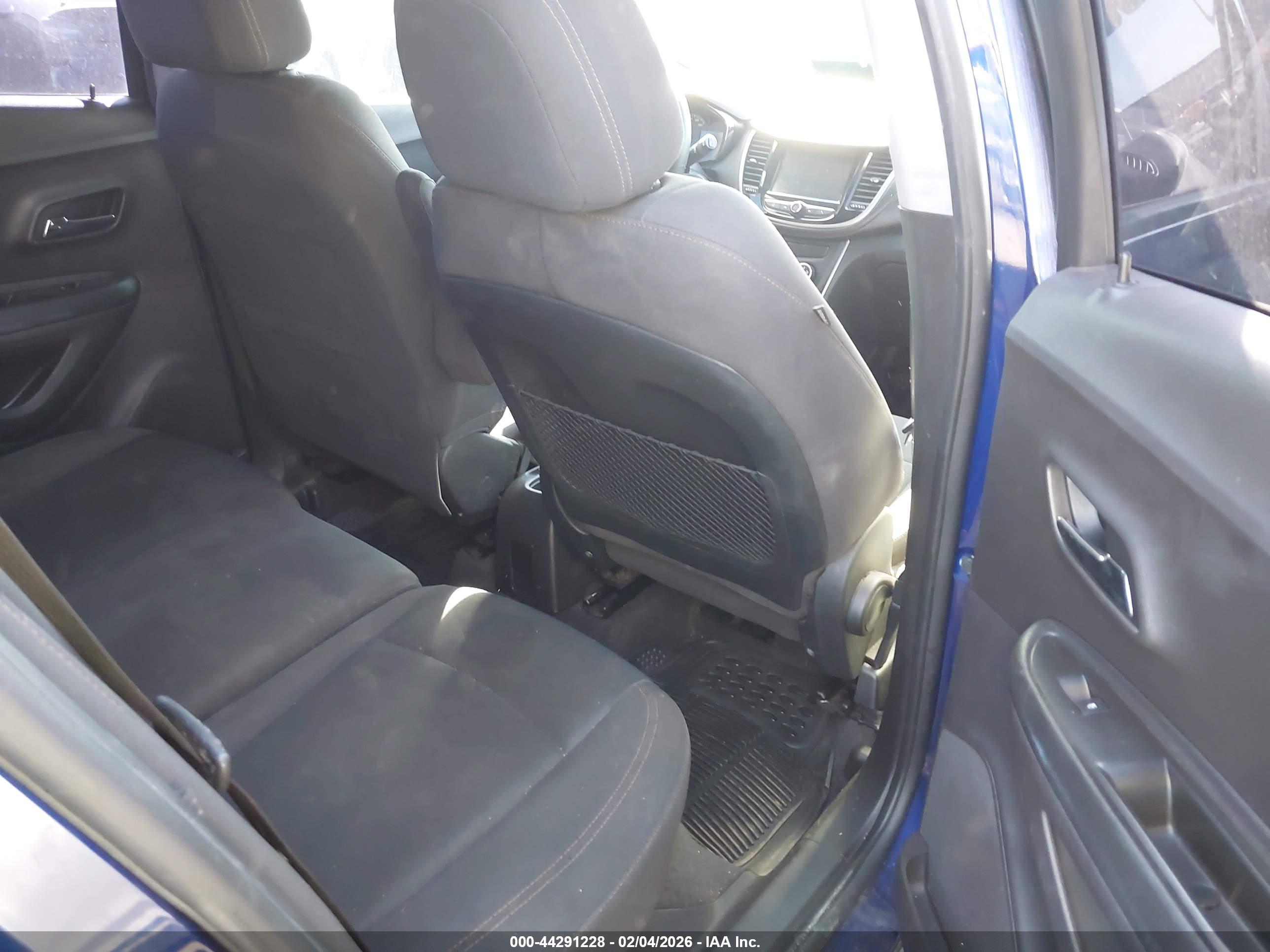 CHEVROLET TRAX image 8