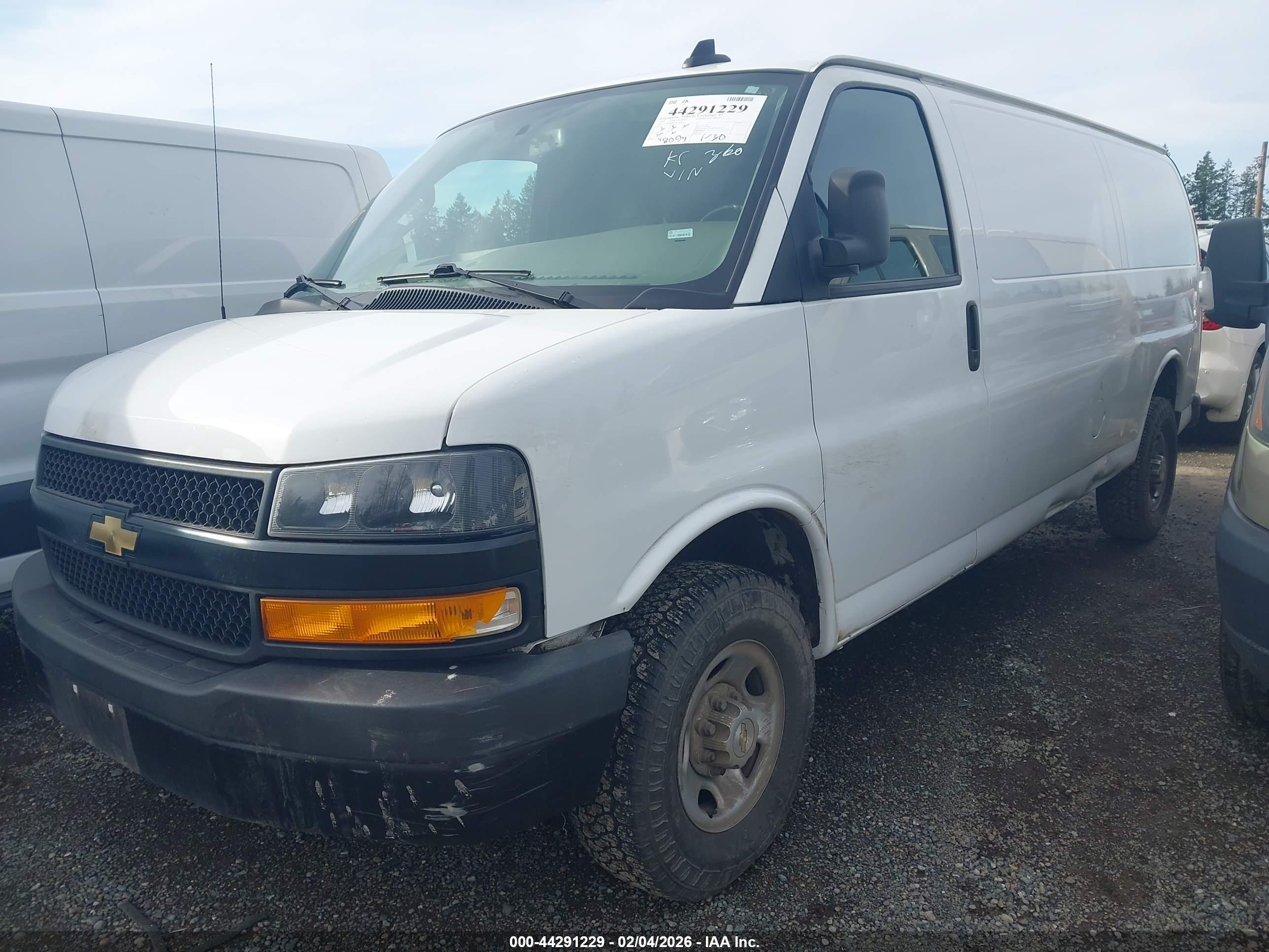 CHEVROLET EXPRESS image 2
