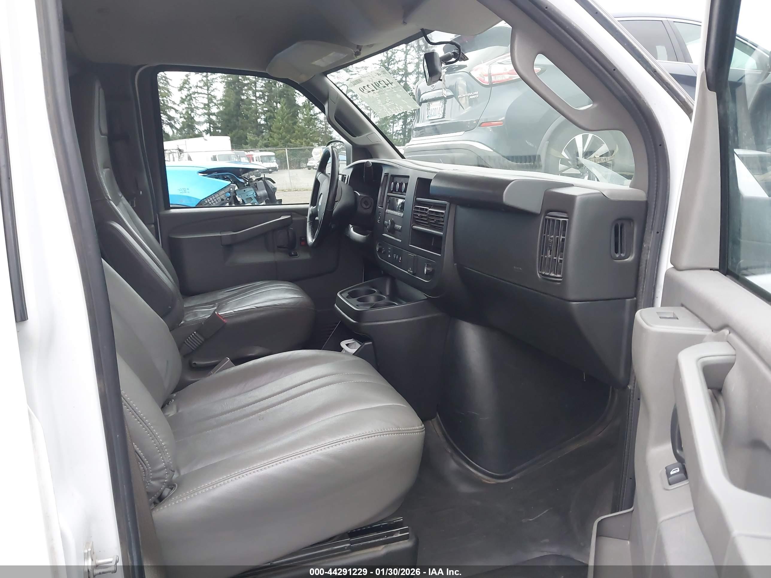 CHEVROLET EXPRESS image 5