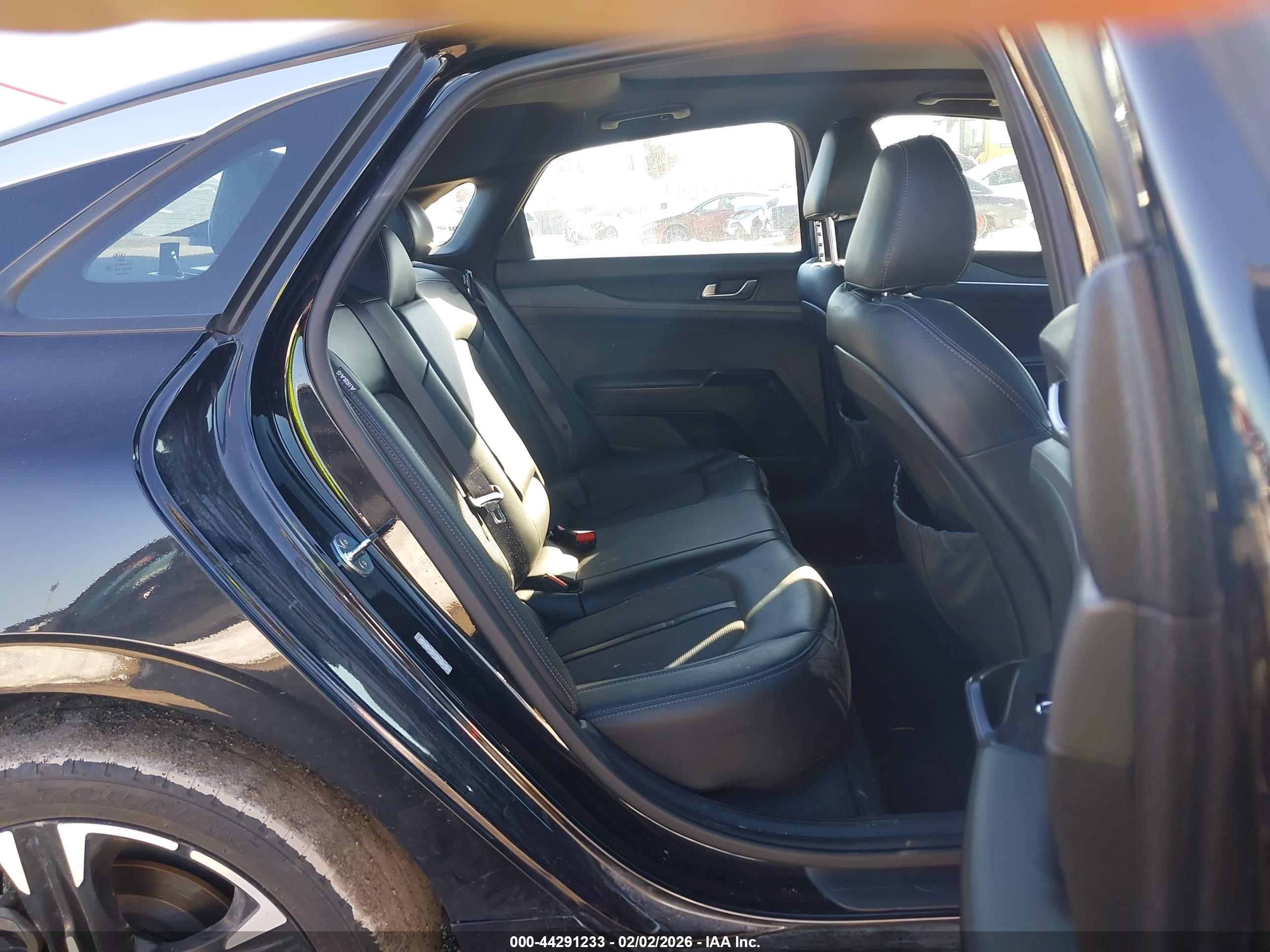 KIA K5 image 8