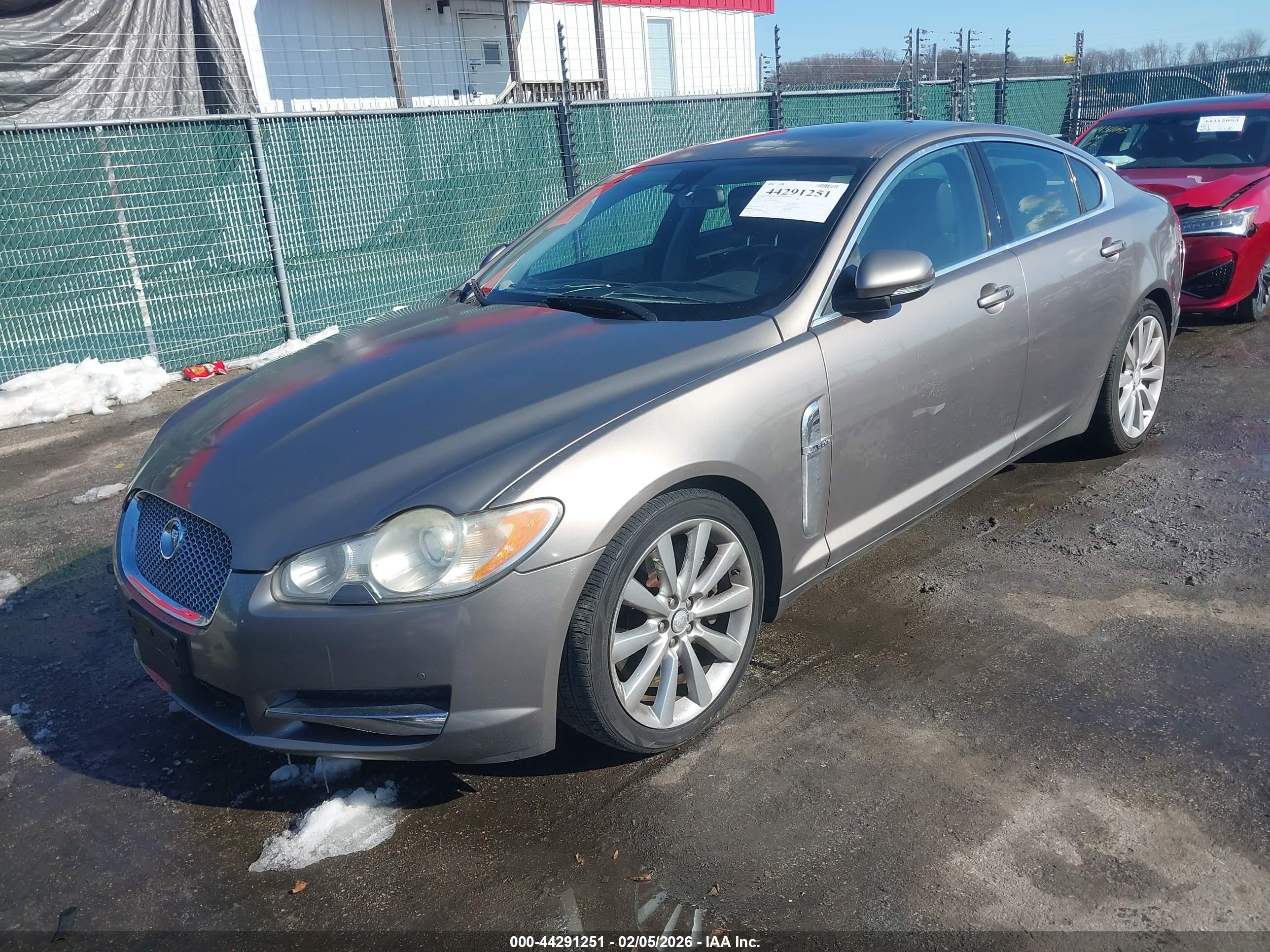 JAGUAR XF image 2