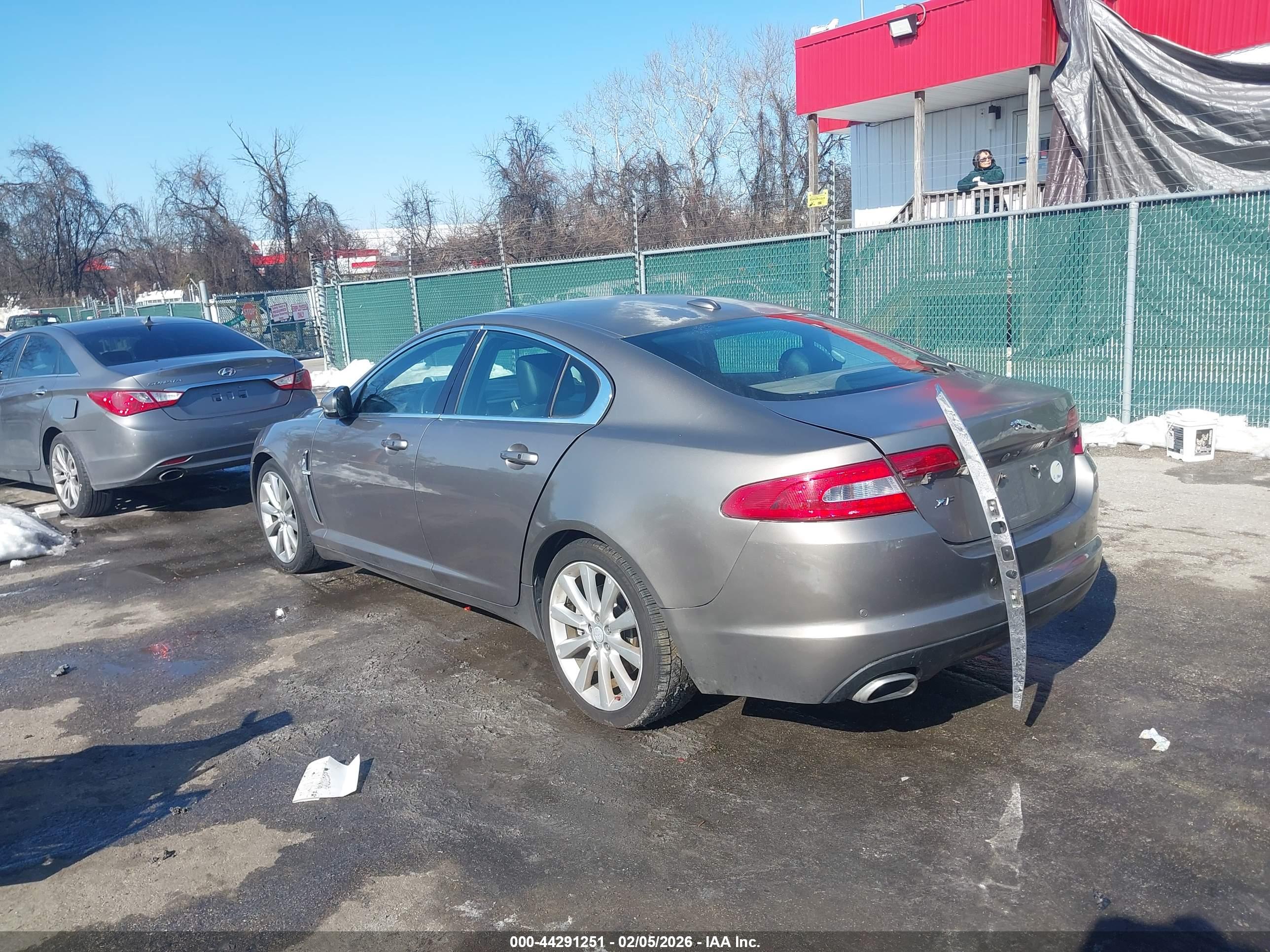 JAGUAR XF image 3