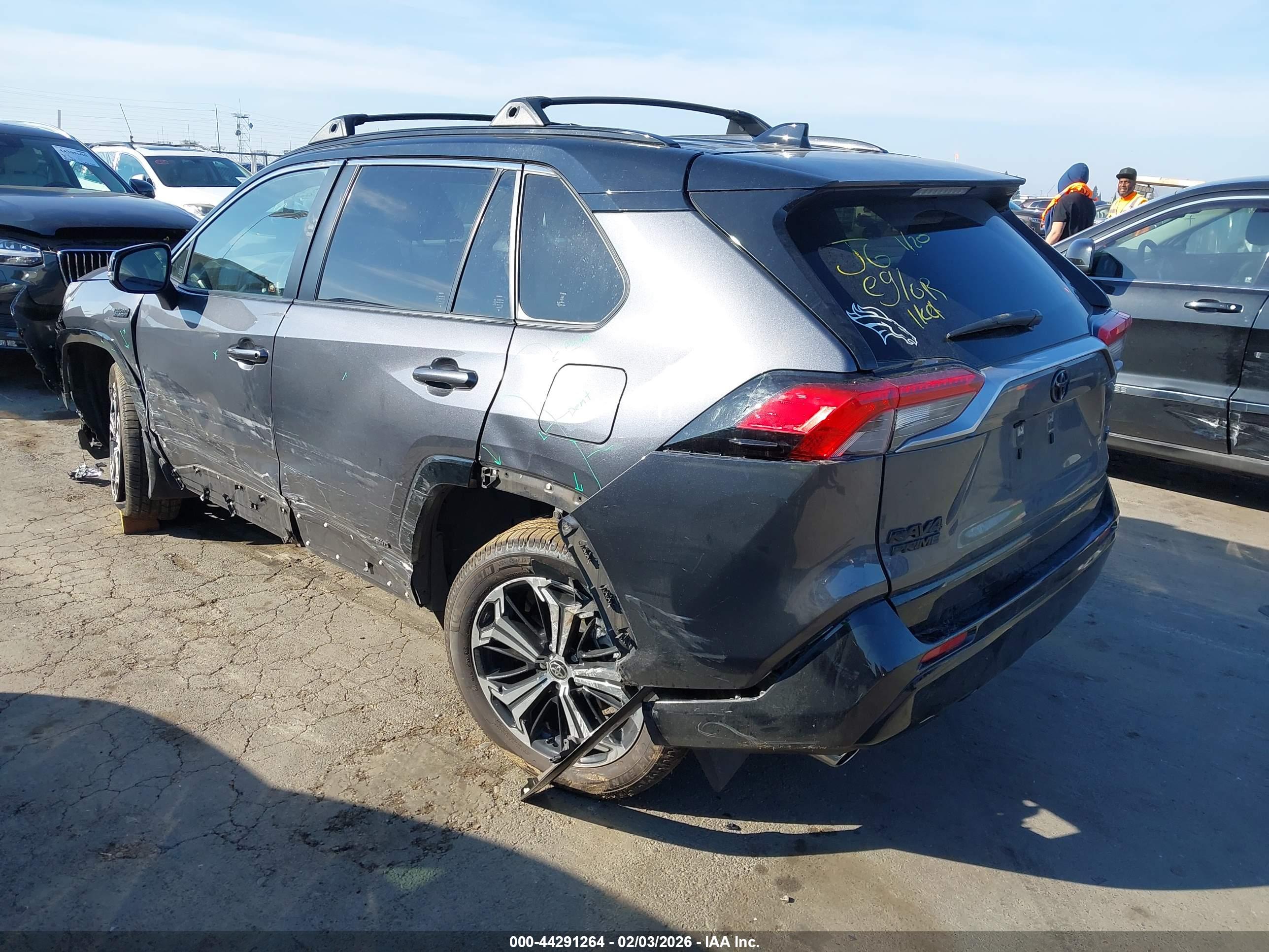 TOYOTA RAV4 image 3