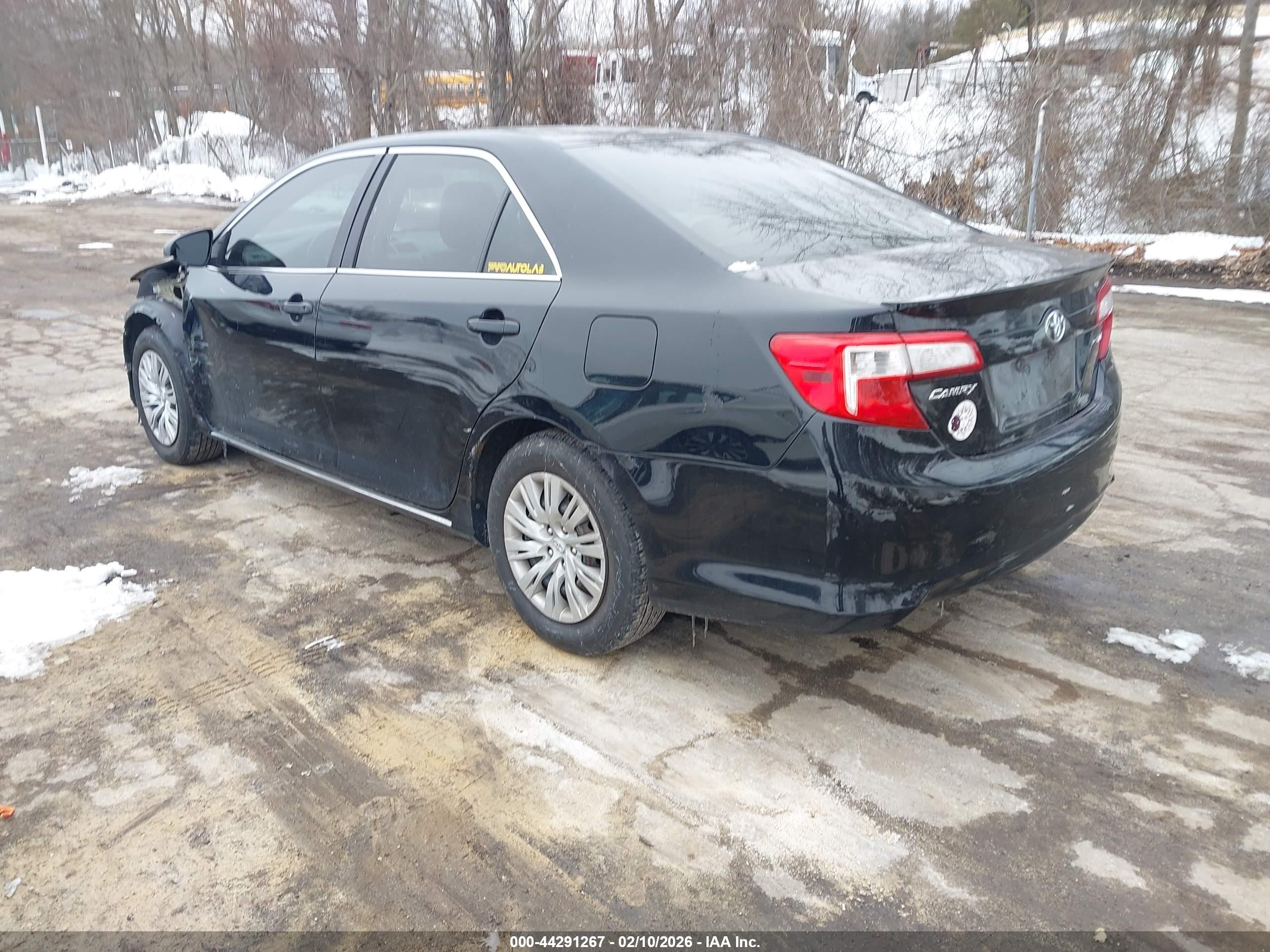 TOYOTA CAMRY image 3