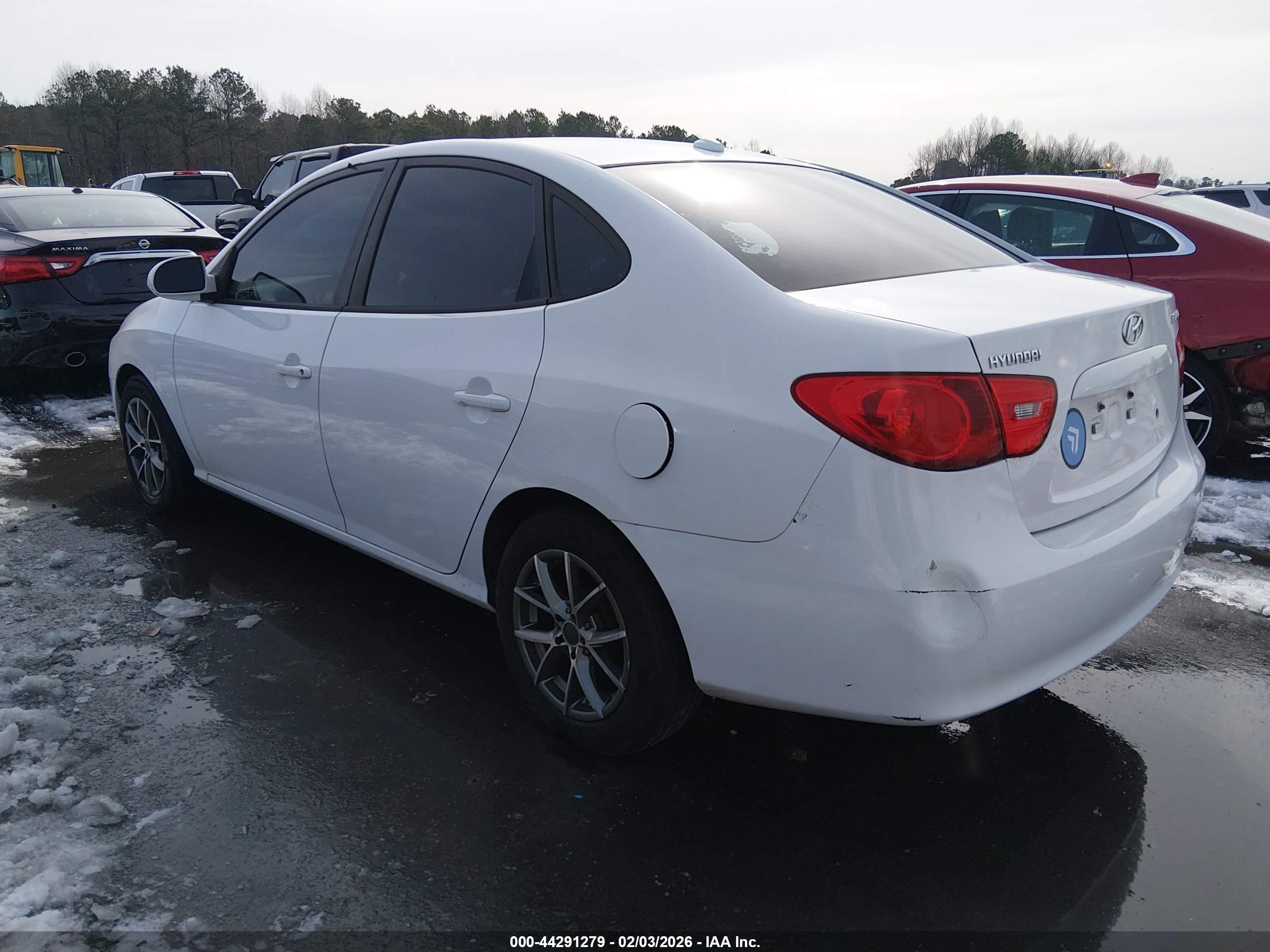HYUNDAI ELANTRA image 3
