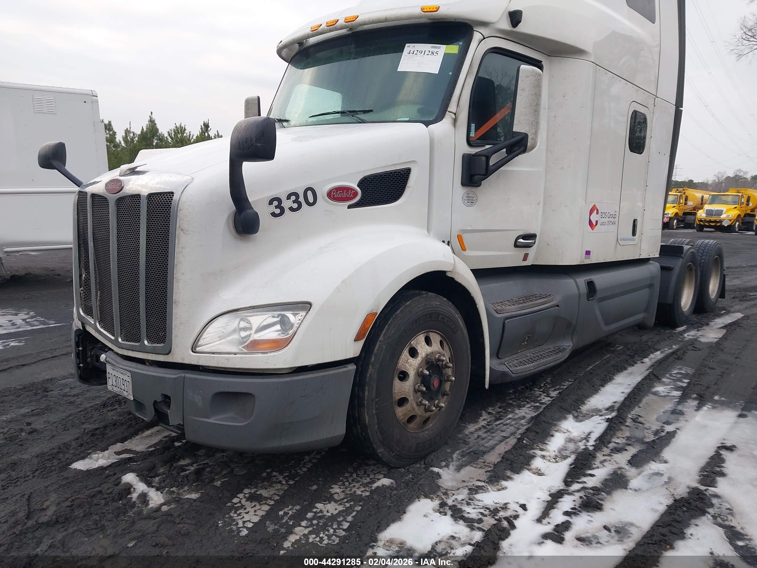 PETERBILT 579 image 2