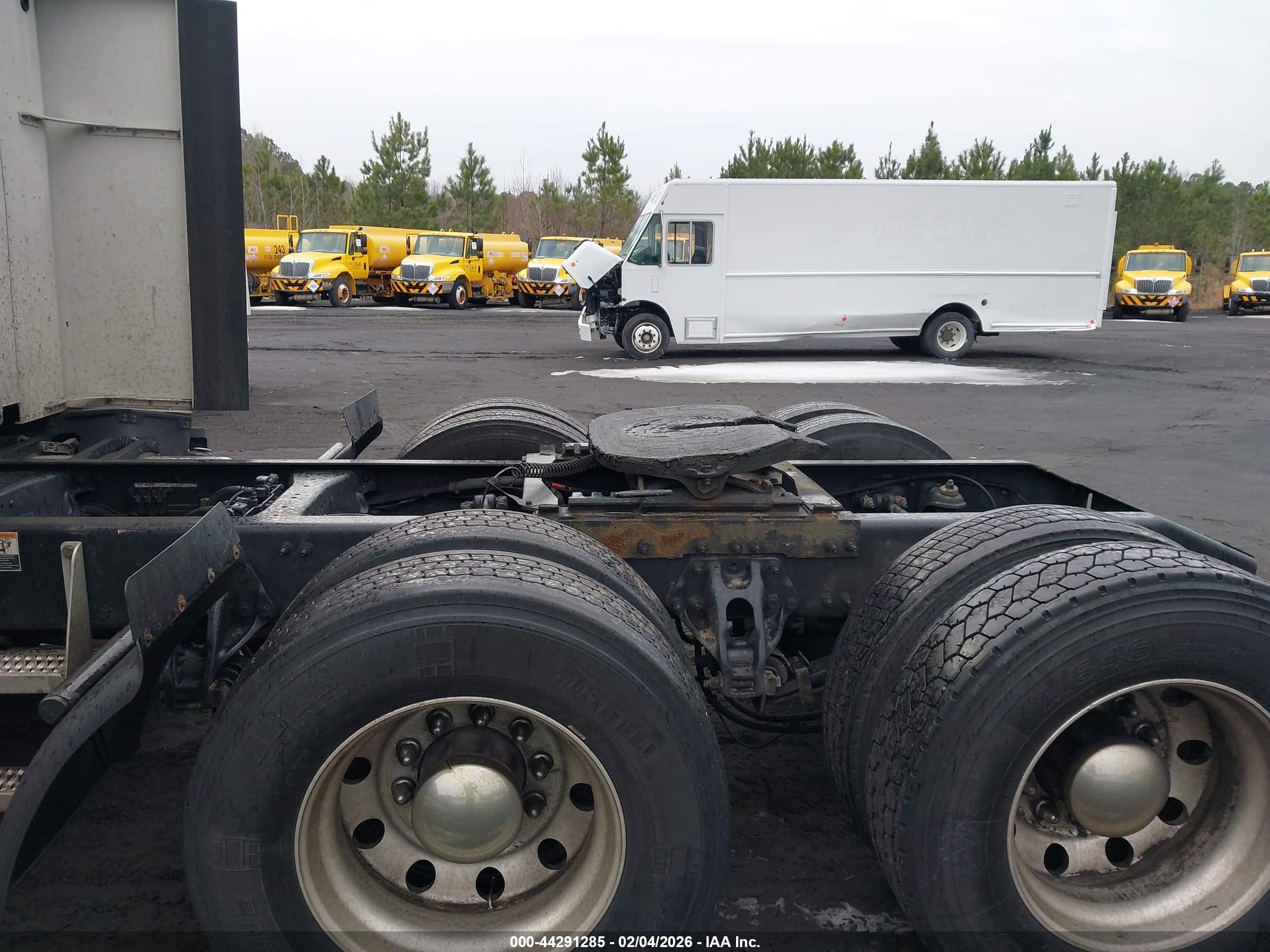 PETERBILT 579 image 7