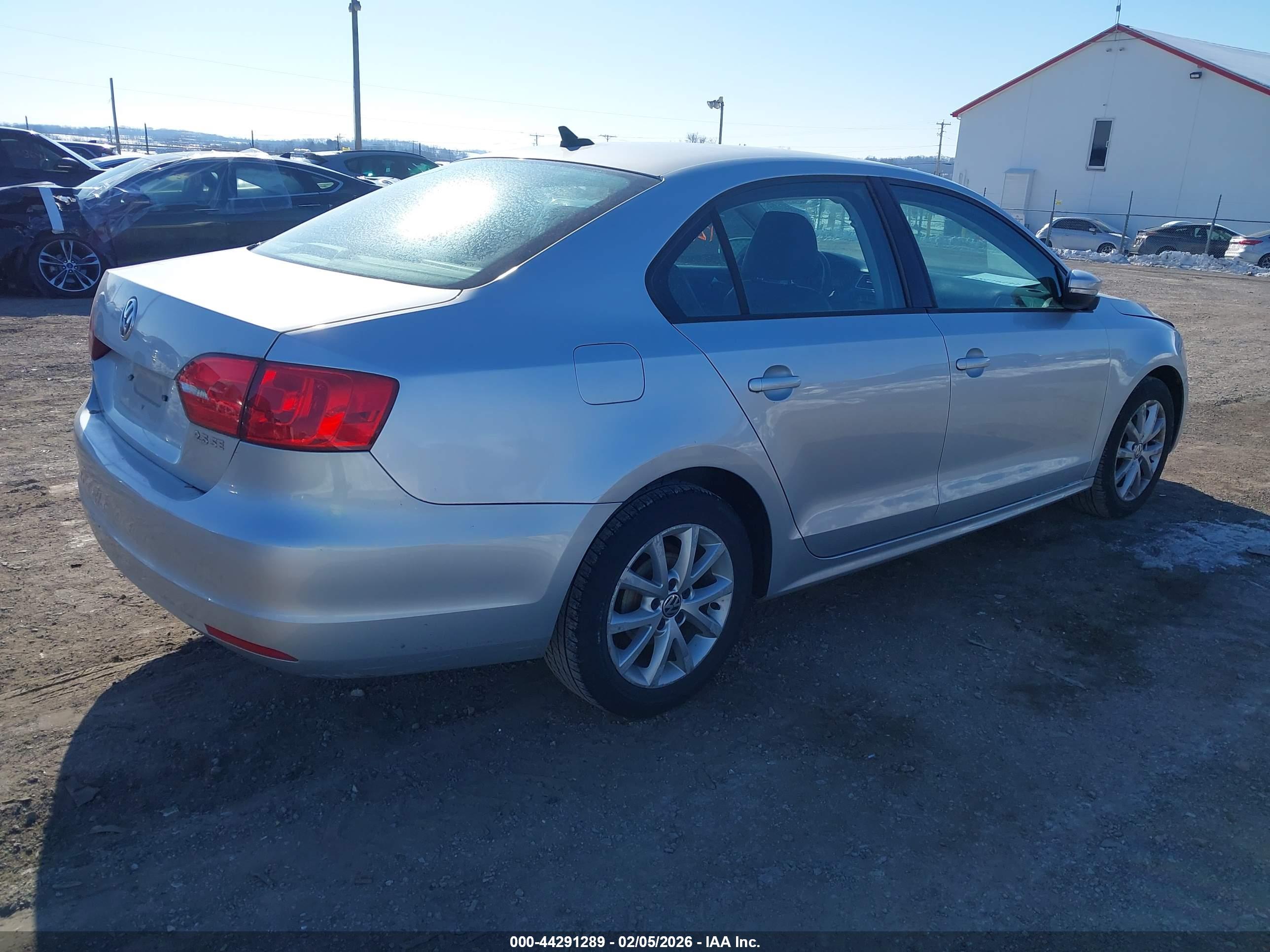 VOLKSWAGEN JETTA image 4