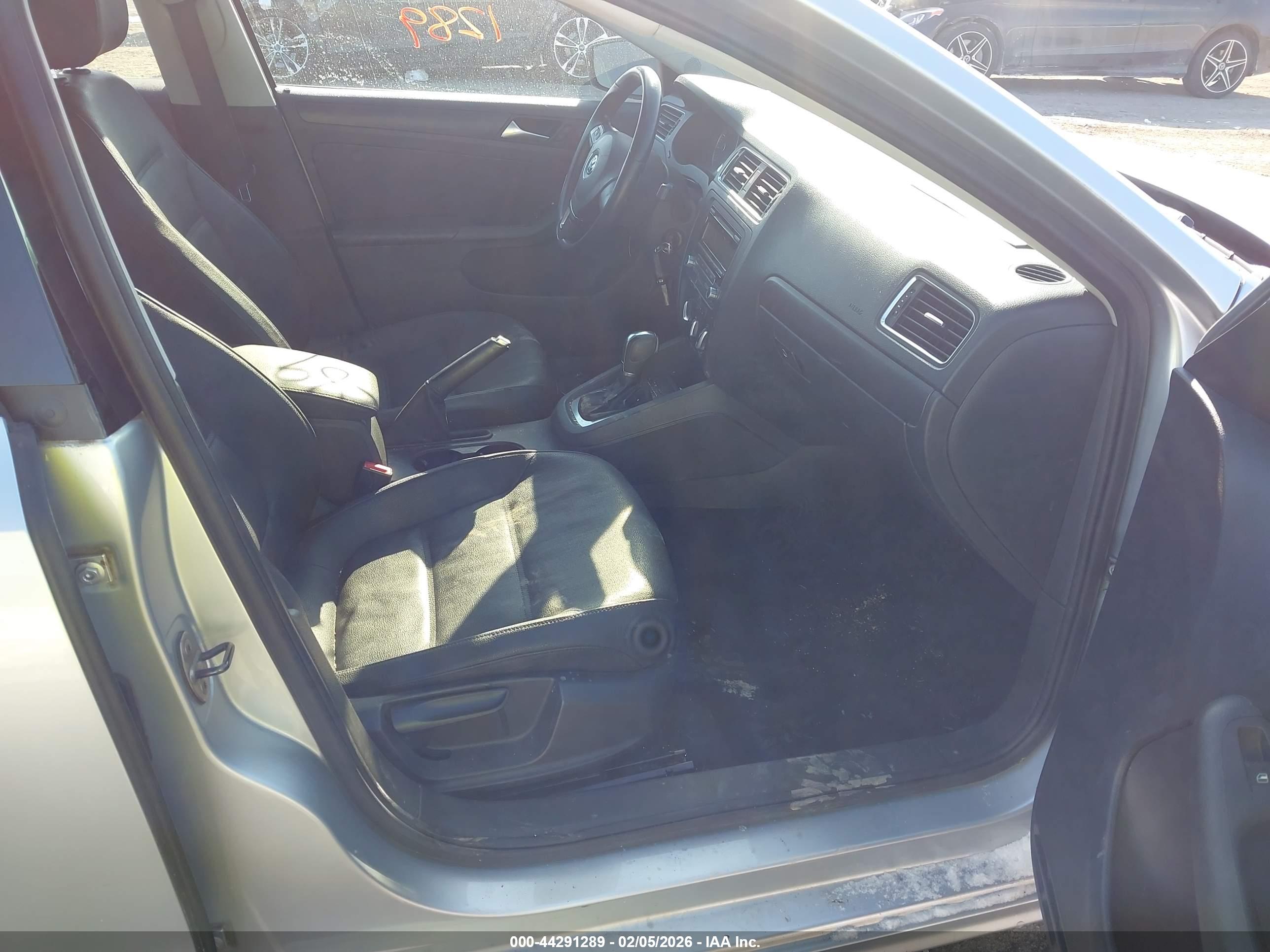 VOLKSWAGEN JETTA image 5