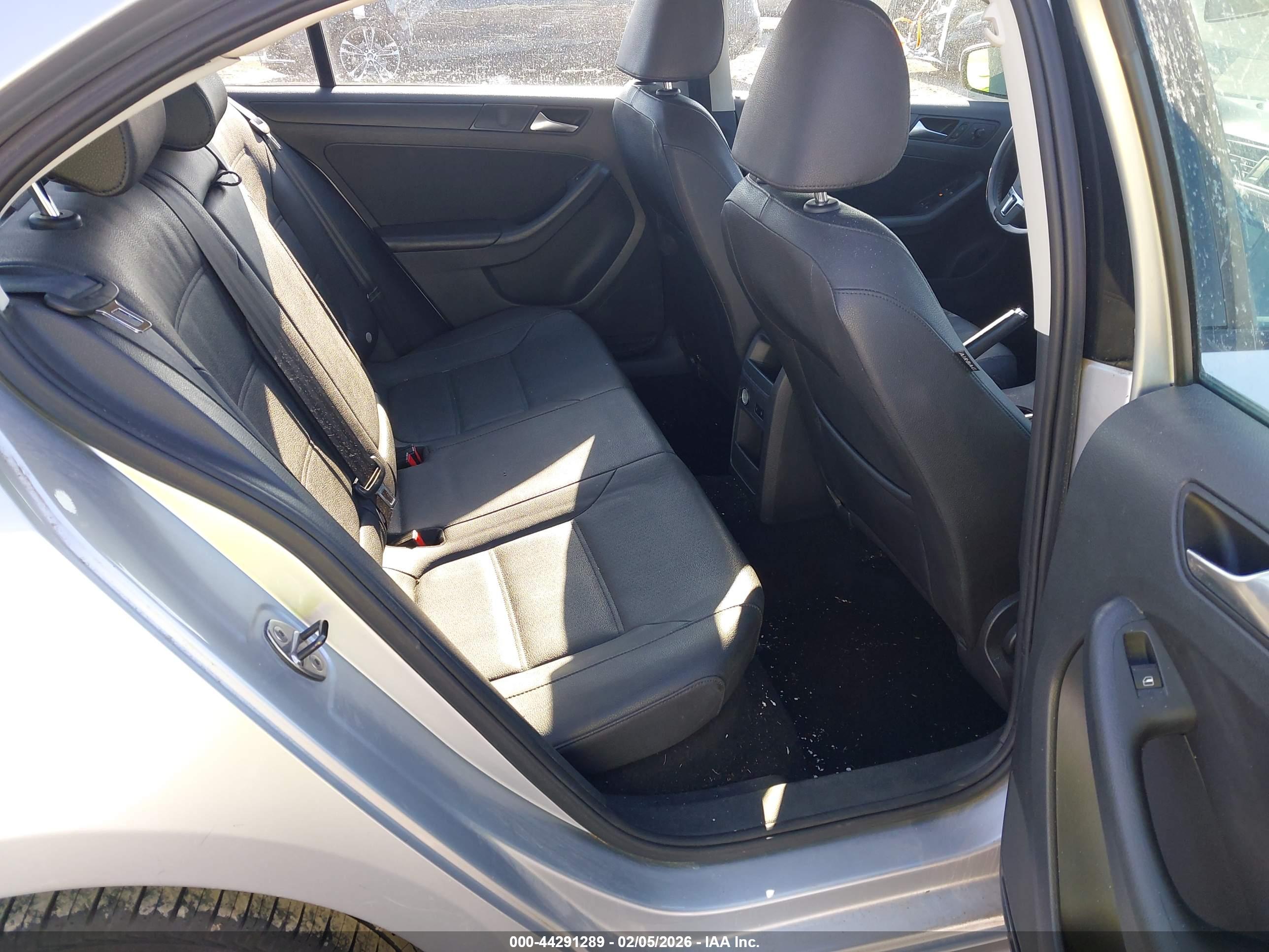 VOLKSWAGEN JETTA image 8