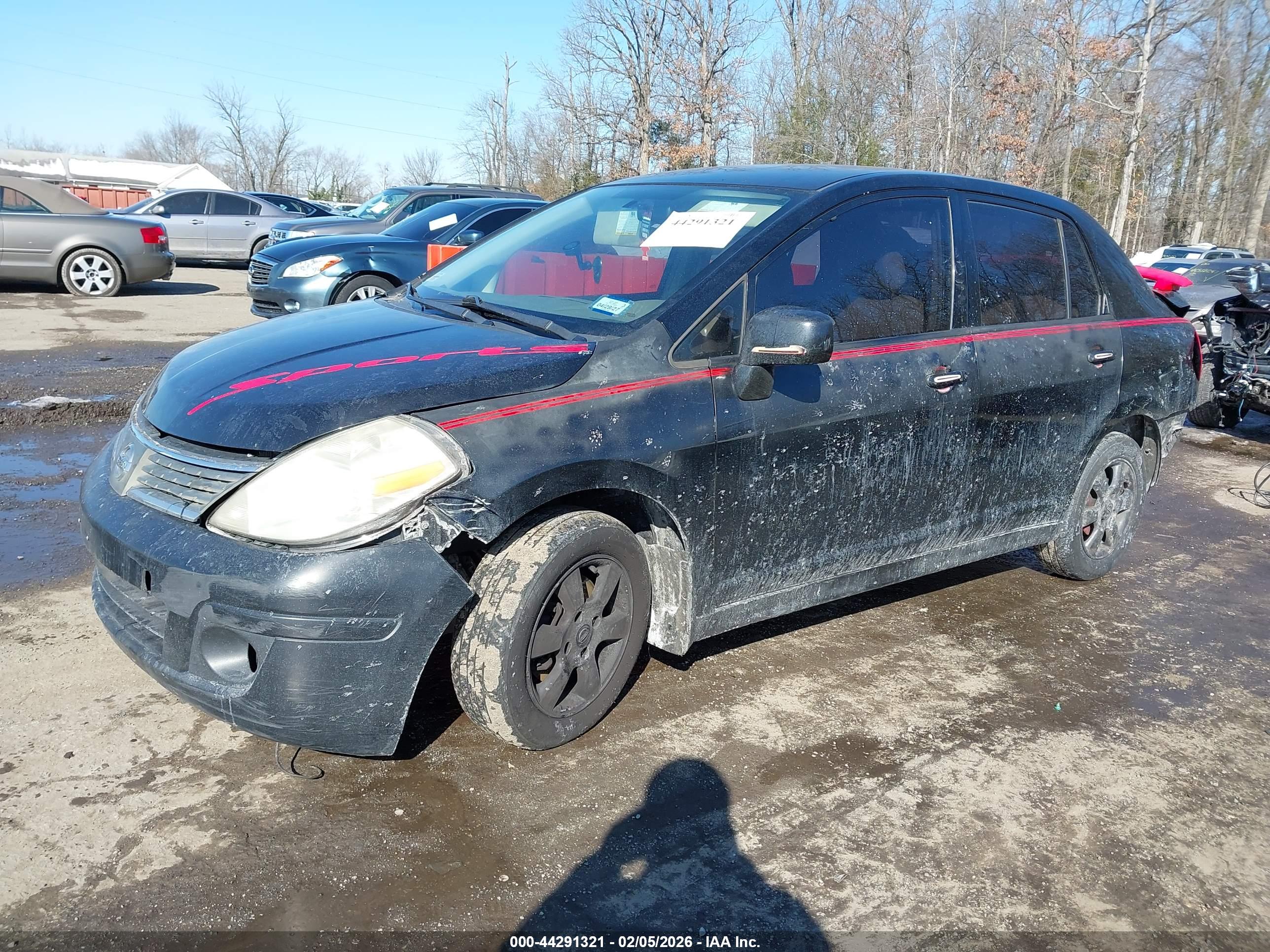 NISSAN VERSA image 2