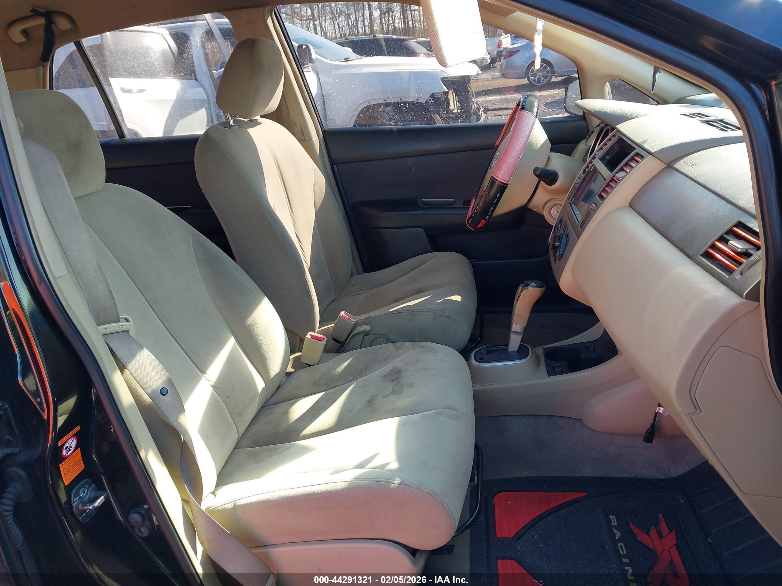NISSAN VERSA image 5