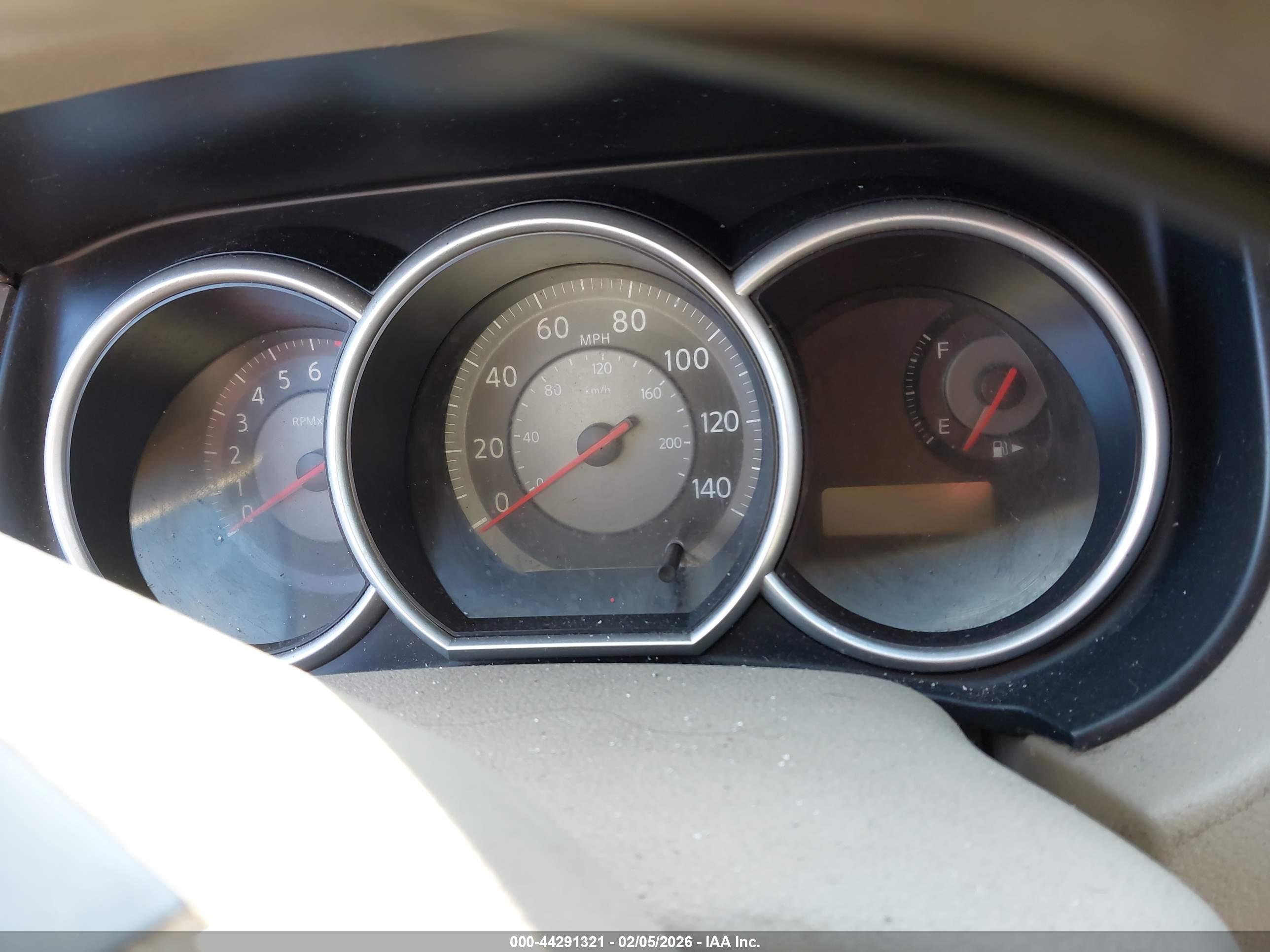 NISSAN VERSA image 7