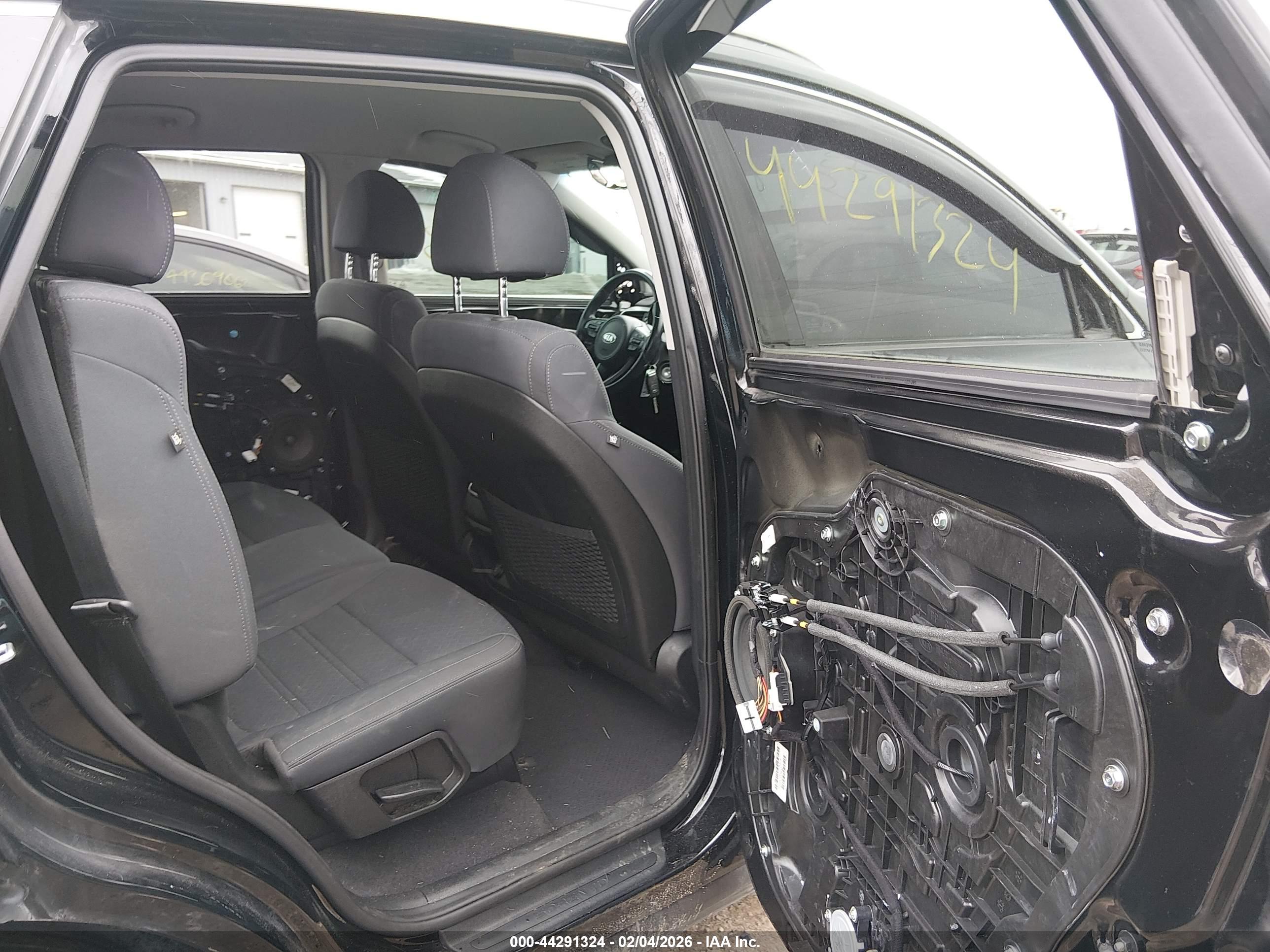 KIA SORENTO image 8