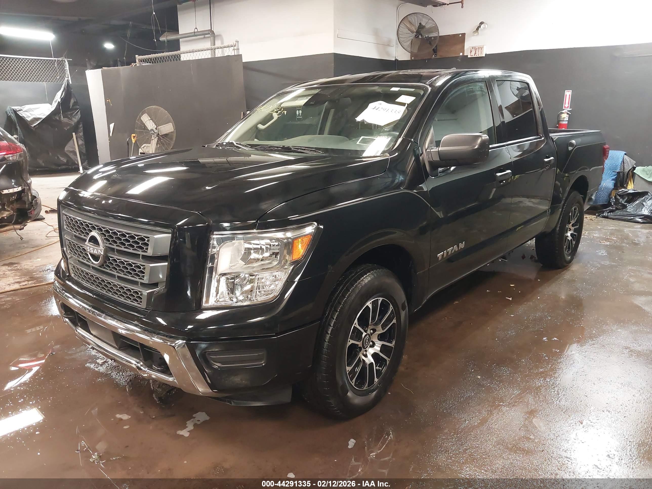 NISSAN TITAN image 2