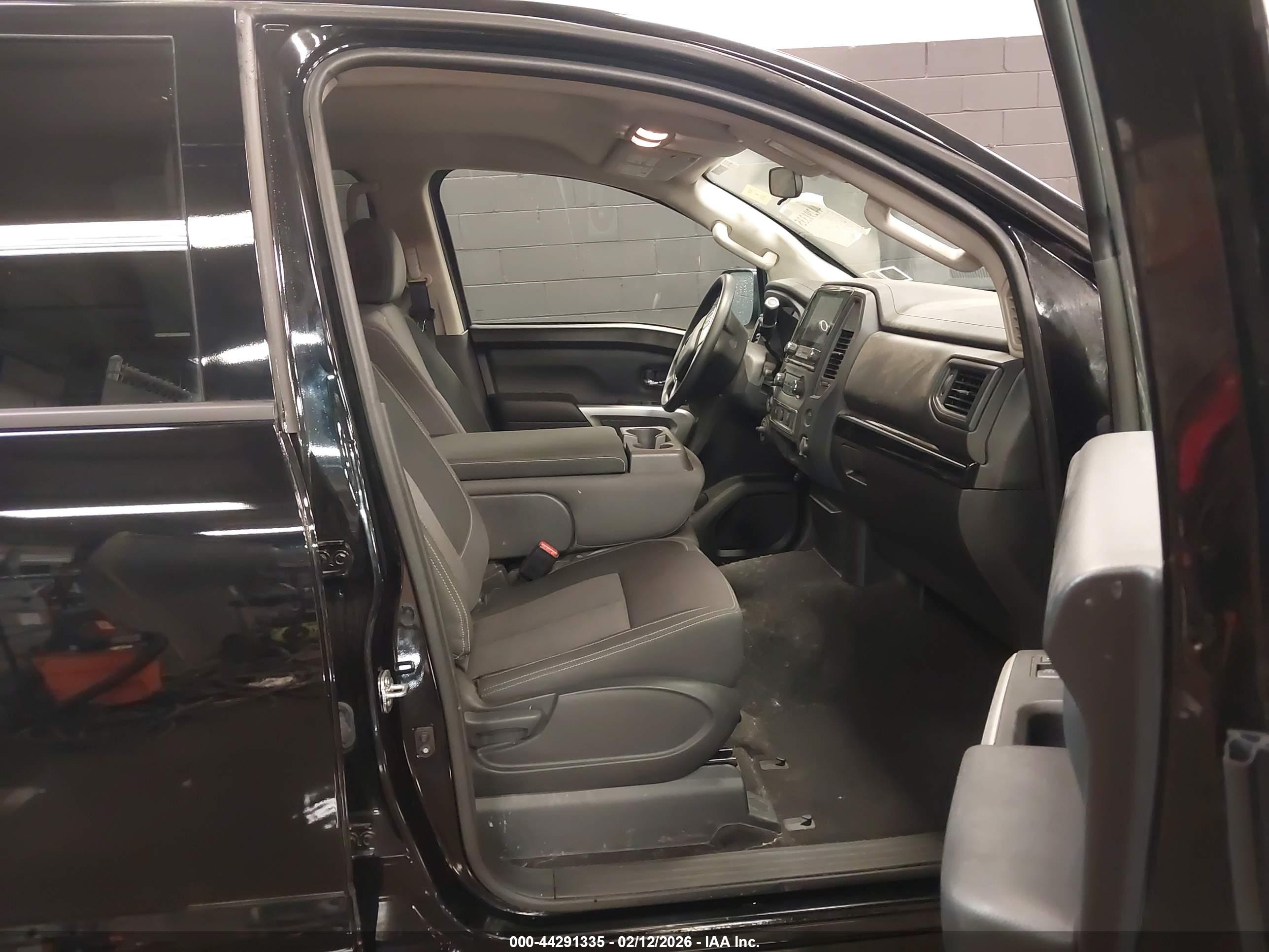 NISSAN TITAN image 5