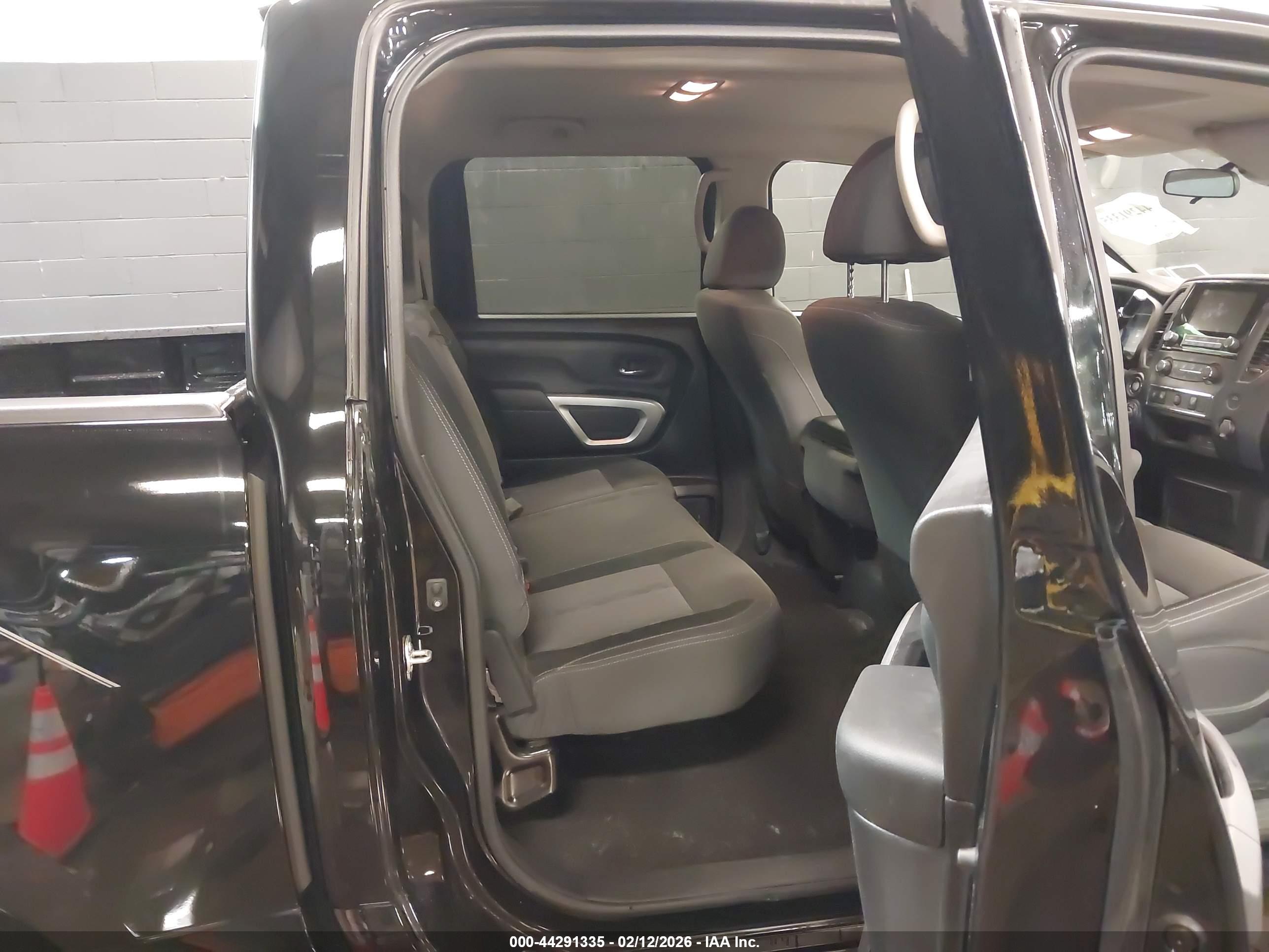 NISSAN TITAN image 8