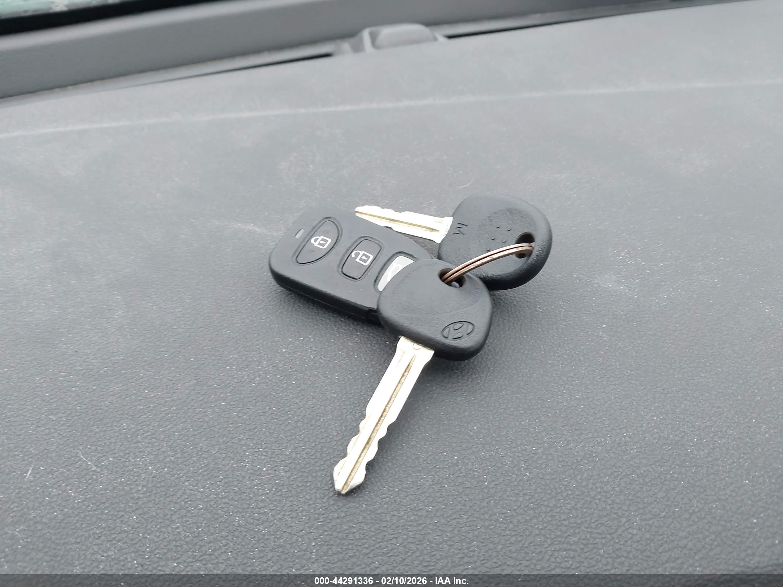 HYUNDAI ELANTRA image 11
