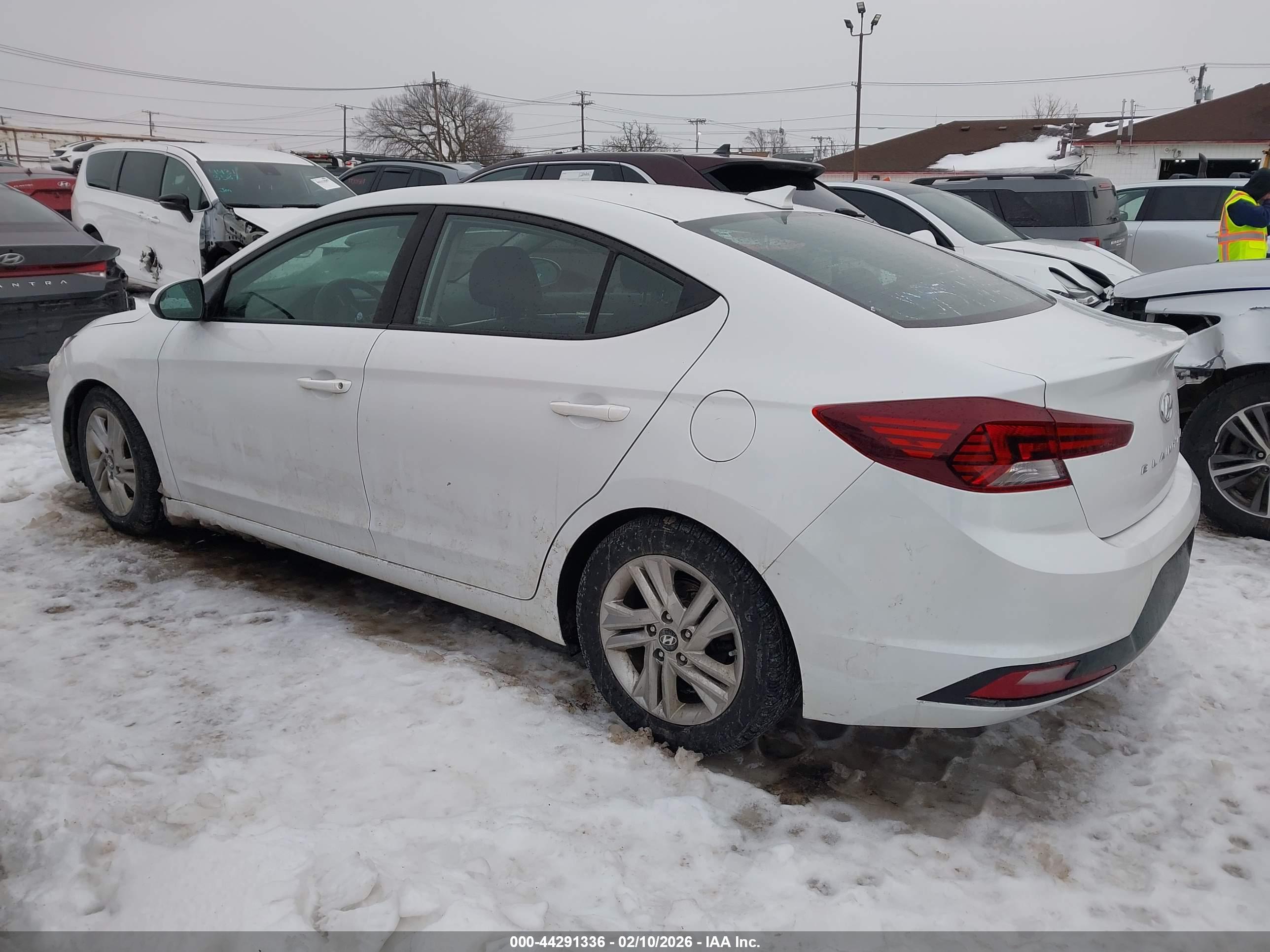 HYUNDAI ELANTRA image 3